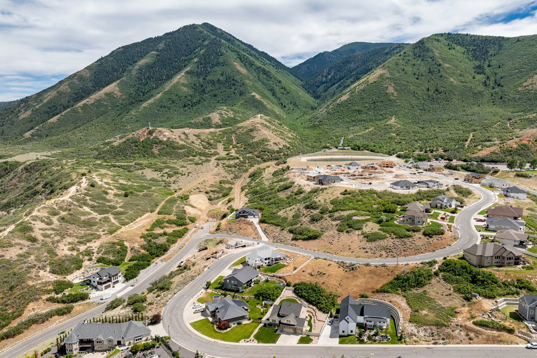  Custom Home with Fully Finished ADU Near Golf, Trails & Mountain Views - 物件實景