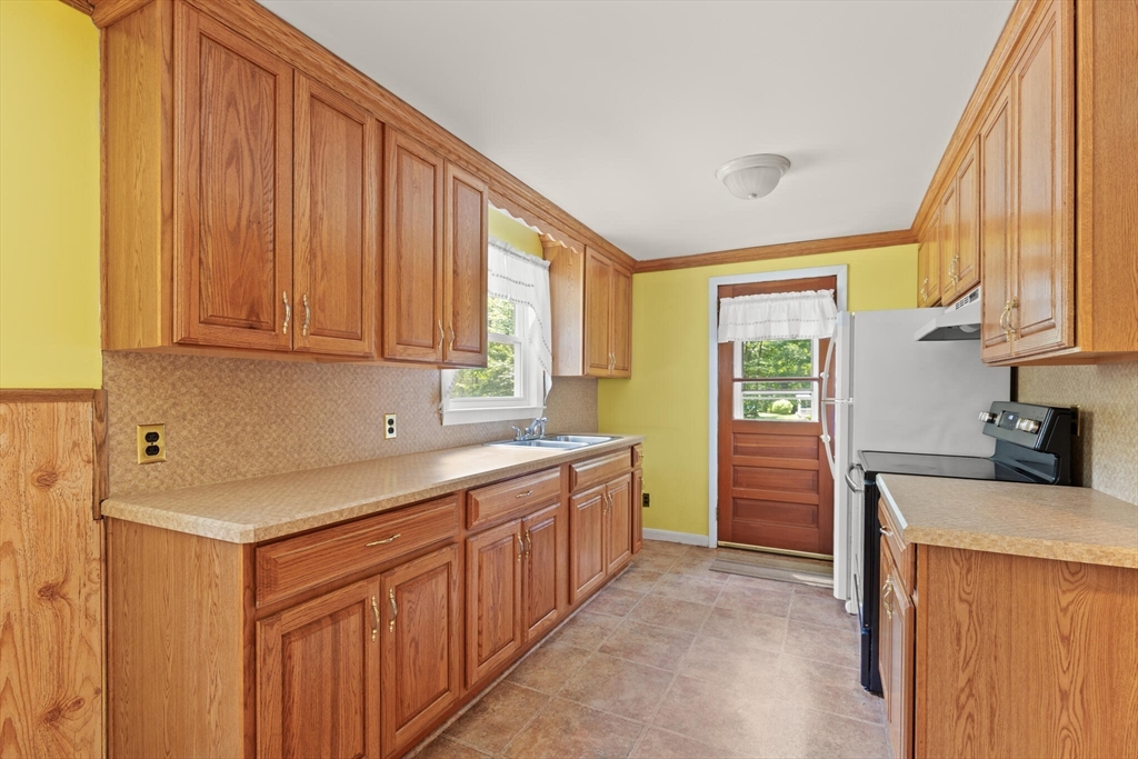 Easton, Massachusetts, 02356, United States, 3 Bedrooms Bedrooms, ,1 BathroomBathrooms,Residential,For Sale,1895599