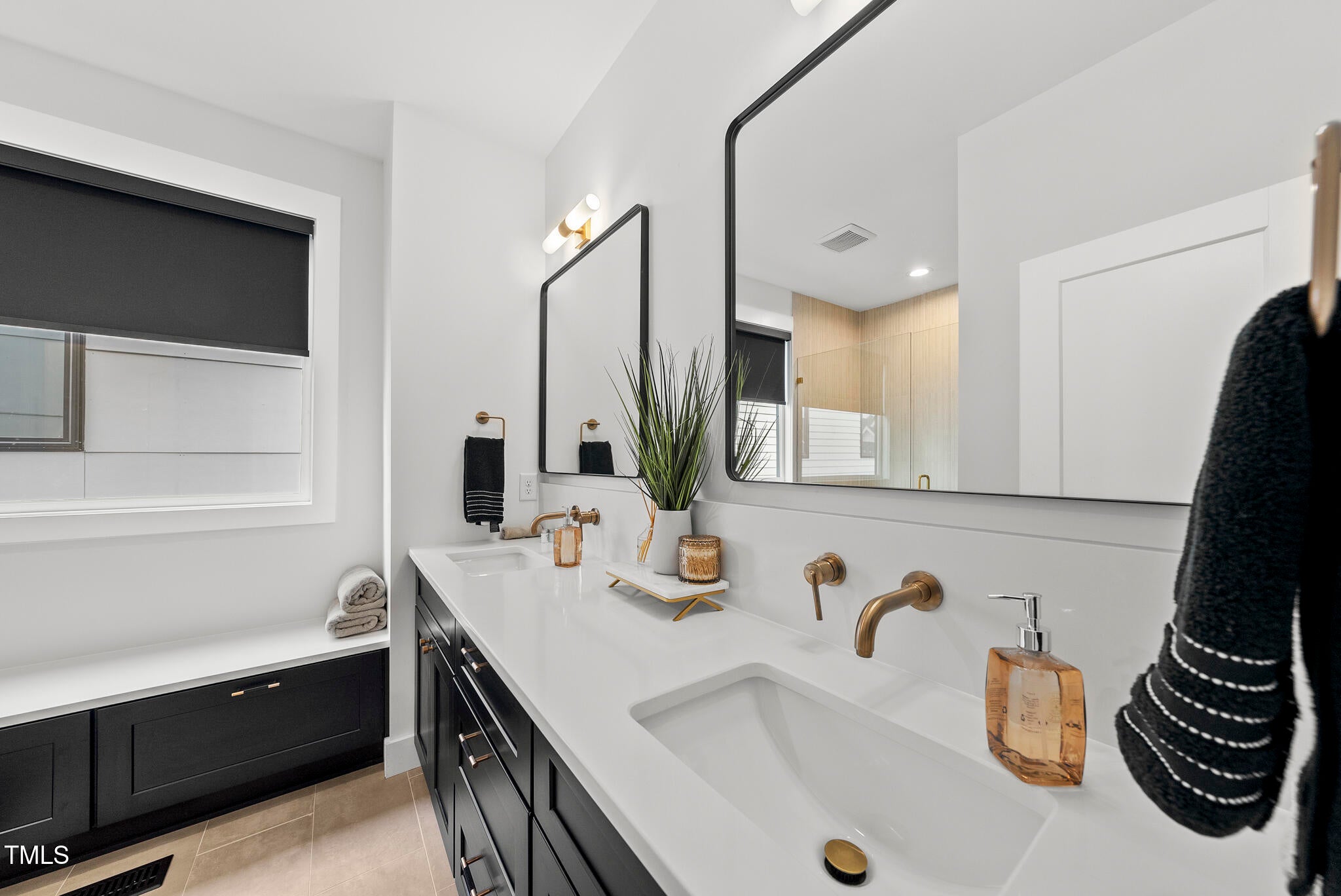 Raleigh, North Carolina, 27601, United States, 4 Bedrooms Bedrooms, ,4 BathroomsBathrooms,Residential,For Sale,1793176