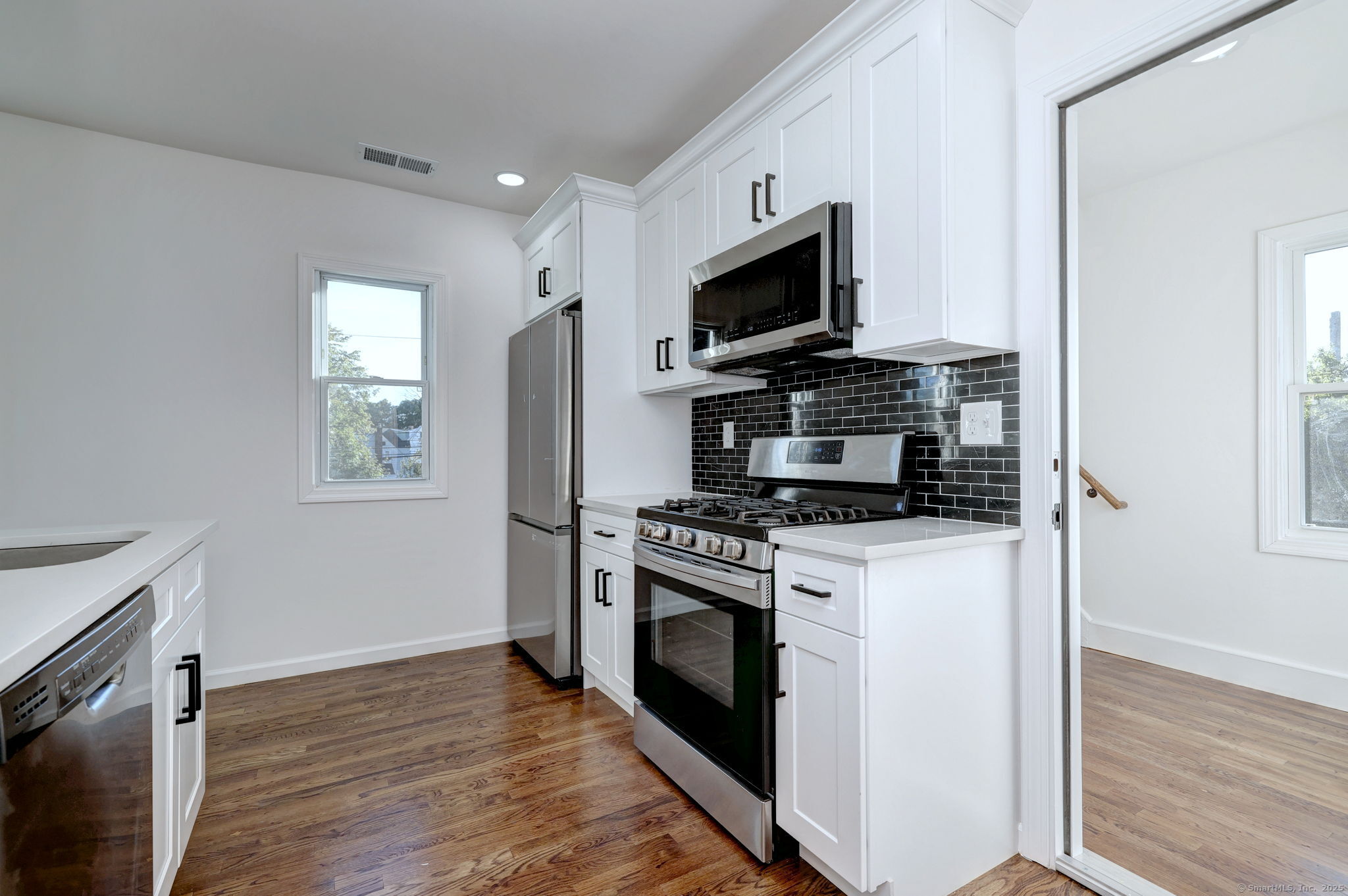 Hamden, Connecticut, 06514, United States, 8 Bedrooms Bedrooms, ,3 BathroomsBathrooms,Residential,For Sale,1940598