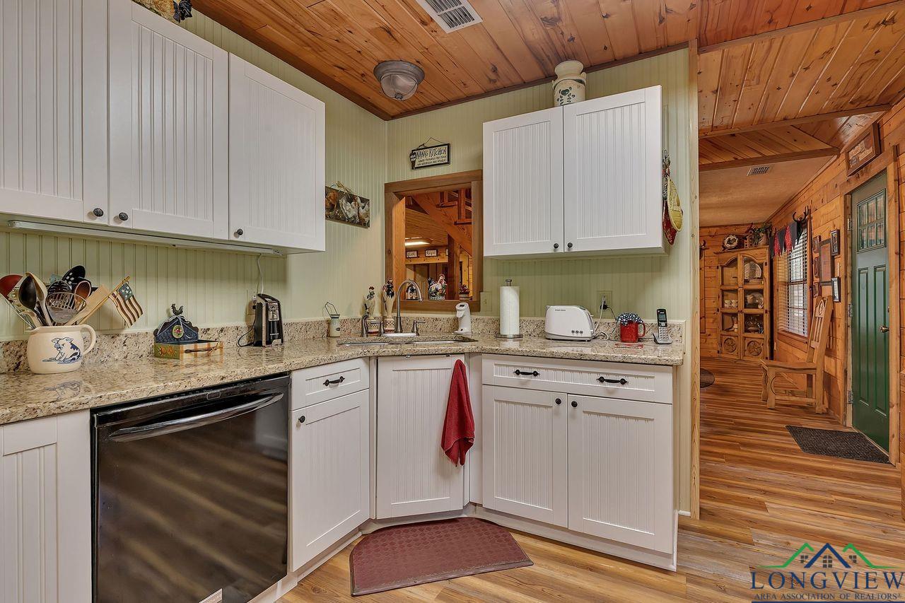 Marshall, Texas, 75672, United States, 3 Bedrooms Bedrooms, ,3 BathroomsBathrooms,Residential,For Sale,1906787