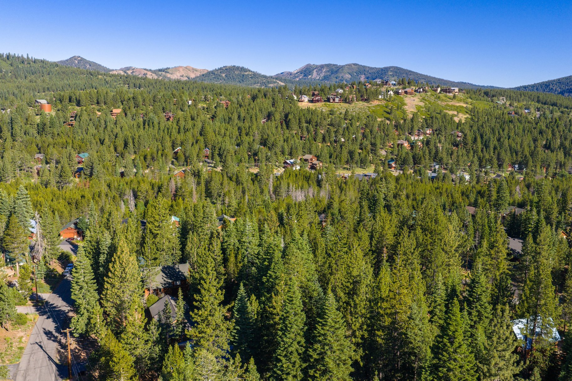  Updated Tahoe Donner retreat with a greenbelt setting - 物件實景