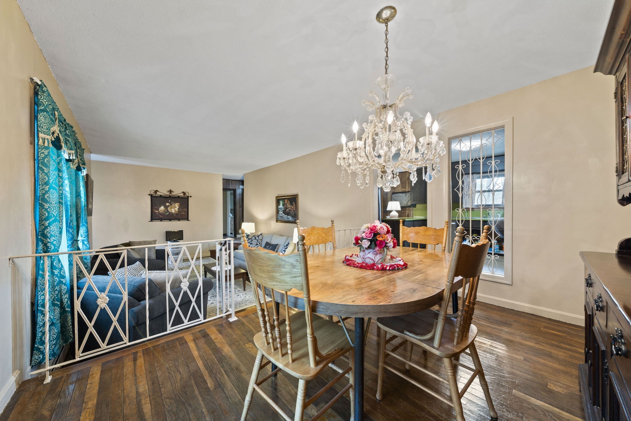 Braintree, Massachusetts, 02184, United States, 3 Bedrooms Bedrooms, ,2 BathroomsBathrooms,Residential,For Sale,2005406