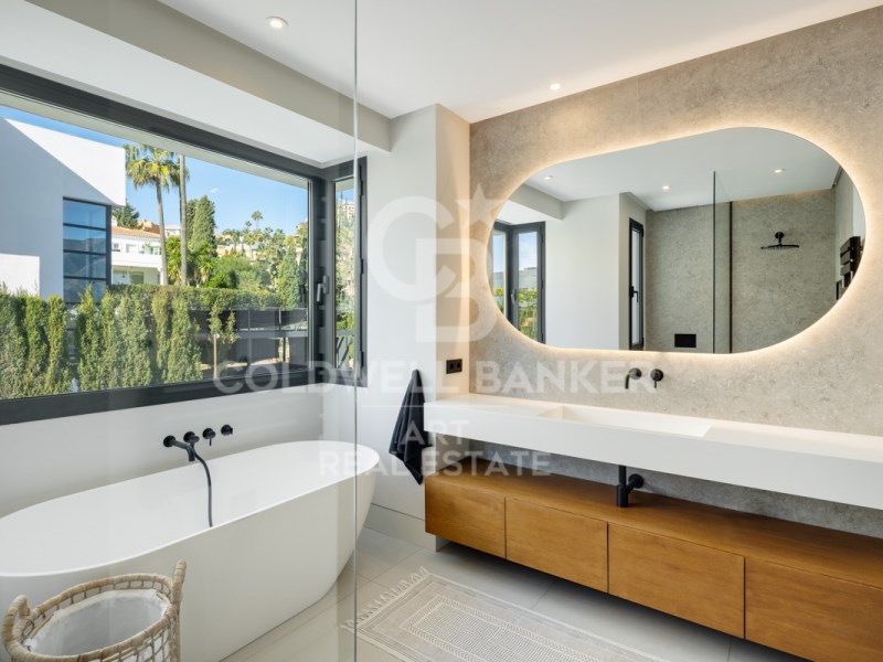 Marbella, Andalusia, ES, 5 Bedrooms Bedrooms, ,5 BathroomsBathrooms,Residential,For Sale,1766587