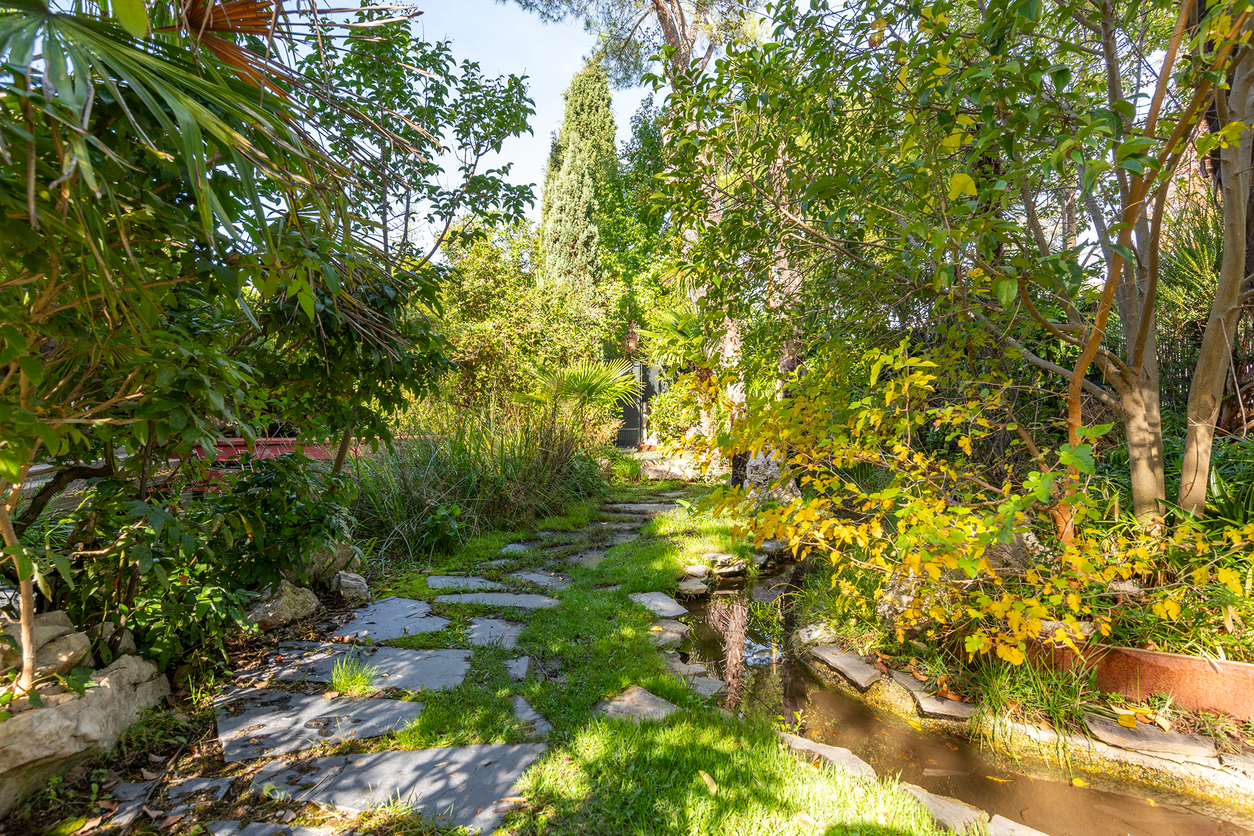  A residence with extraordinary transformation potential in La Florida - 物件實景