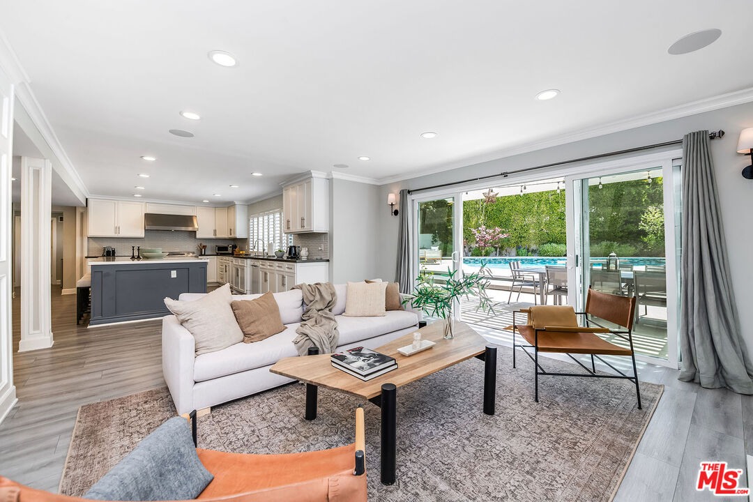Studio City, California, 91604, United States, 4 Bedrooms Bedrooms, ,3 BathroomsBathrooms,Residential,For Sale,1850354