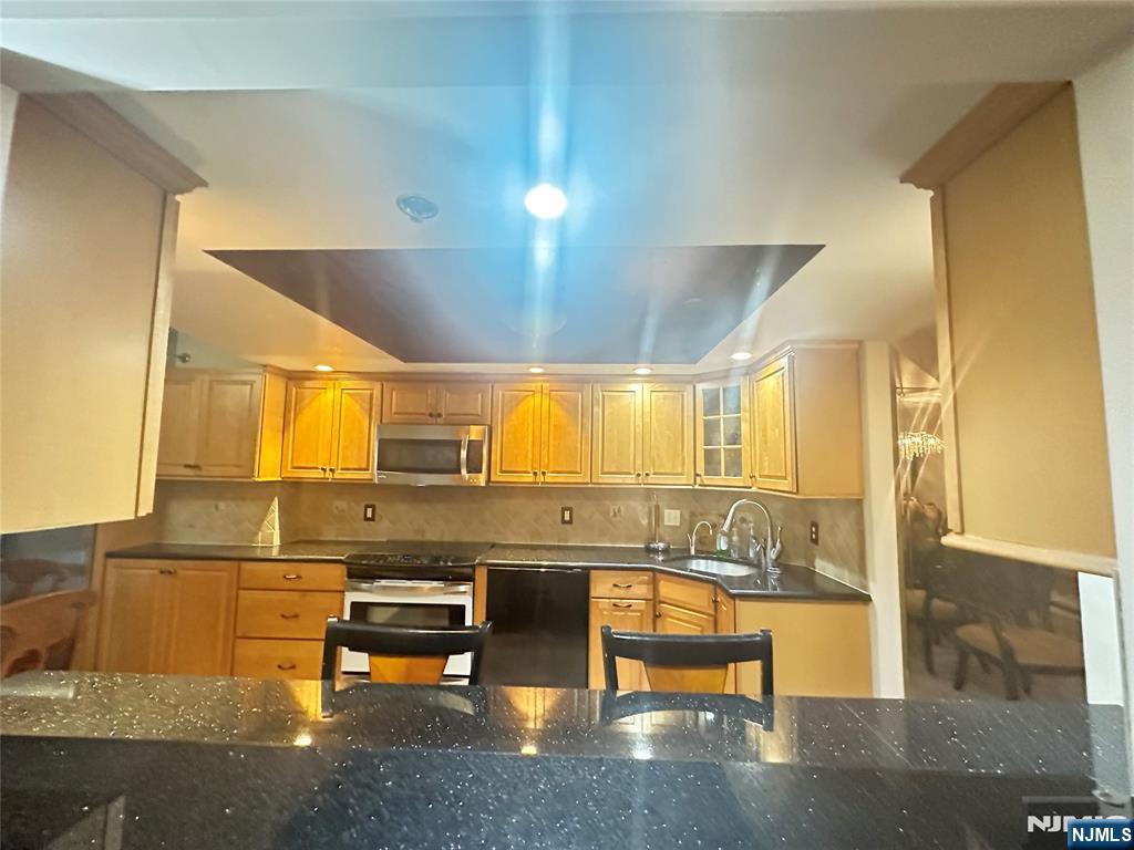 Hackensack, New Jersey, 07601, United States, 2 Bedrooms Bedrooms, ,2 BathroomsBathrooms,Residential,For Sale,1912760