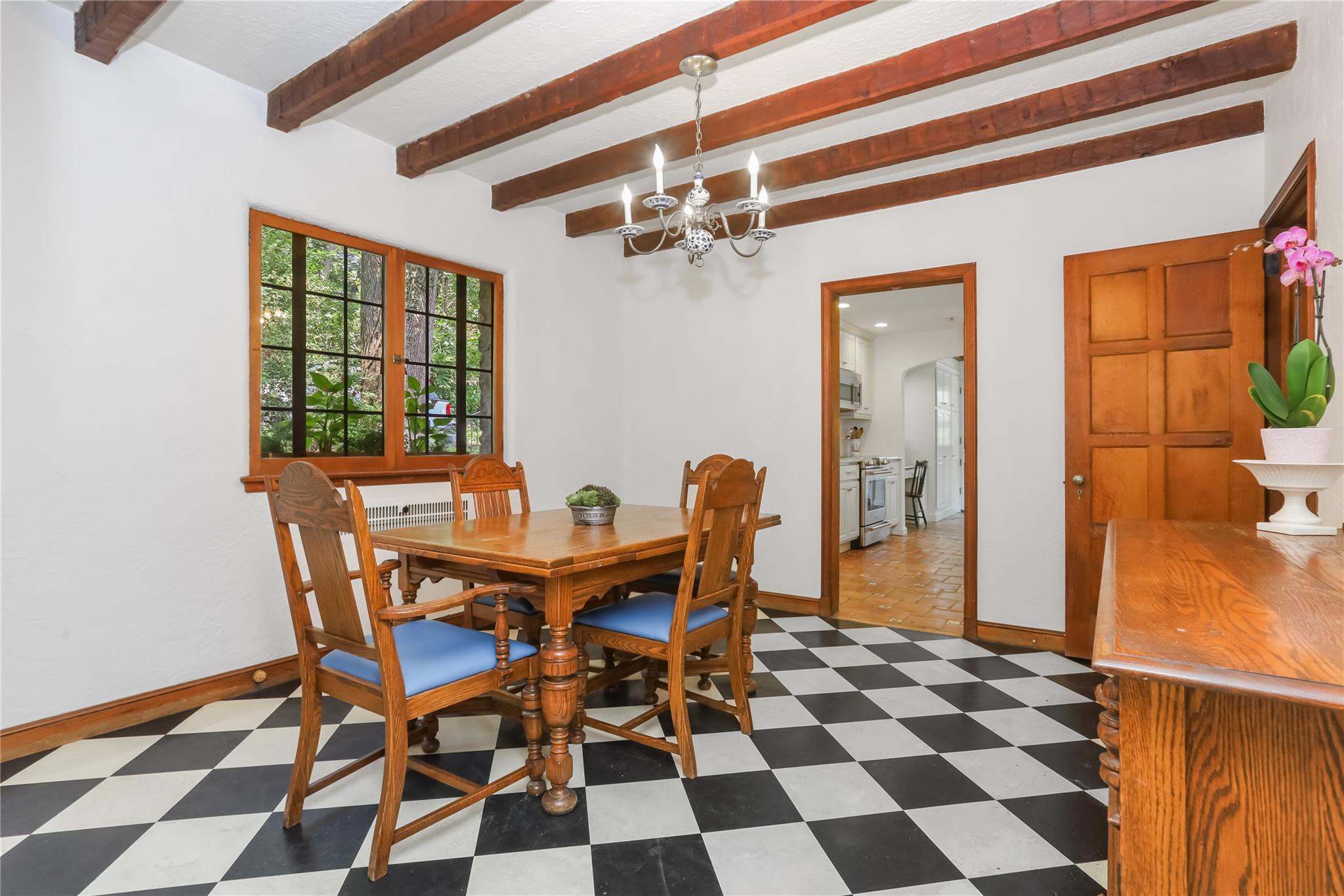 Pleasantville, New York, 10570, United States, 4 Bedrooms Bedrooms, ,4 BathroomsBathrooms,Residential,For Sale,1896096