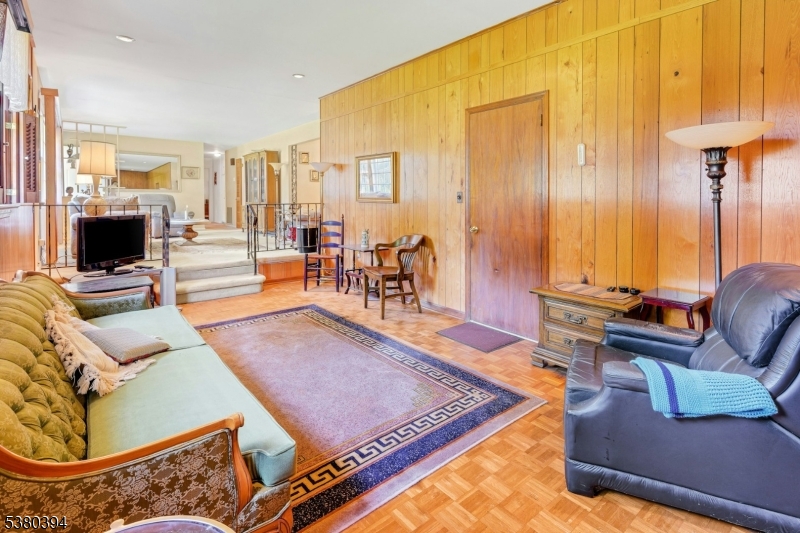 Springfield Twp., New Jersey, 07081, United States, 3 Bedrooms Bedrooms, ,3 BathroomsBathrooms,Residential,For Sale,1924750