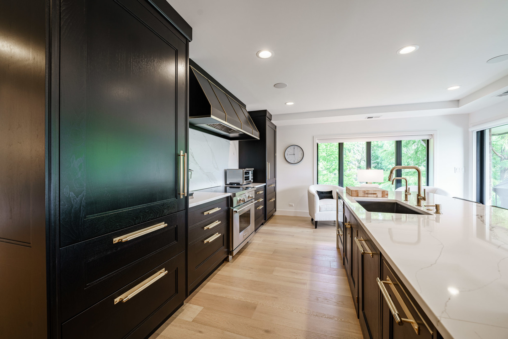Oak Brook, Illinois, 60523, United States, 2 Bedrooms Bedrooms, ,2 BathroomsBathrooms,Residential,For Sale,1927231