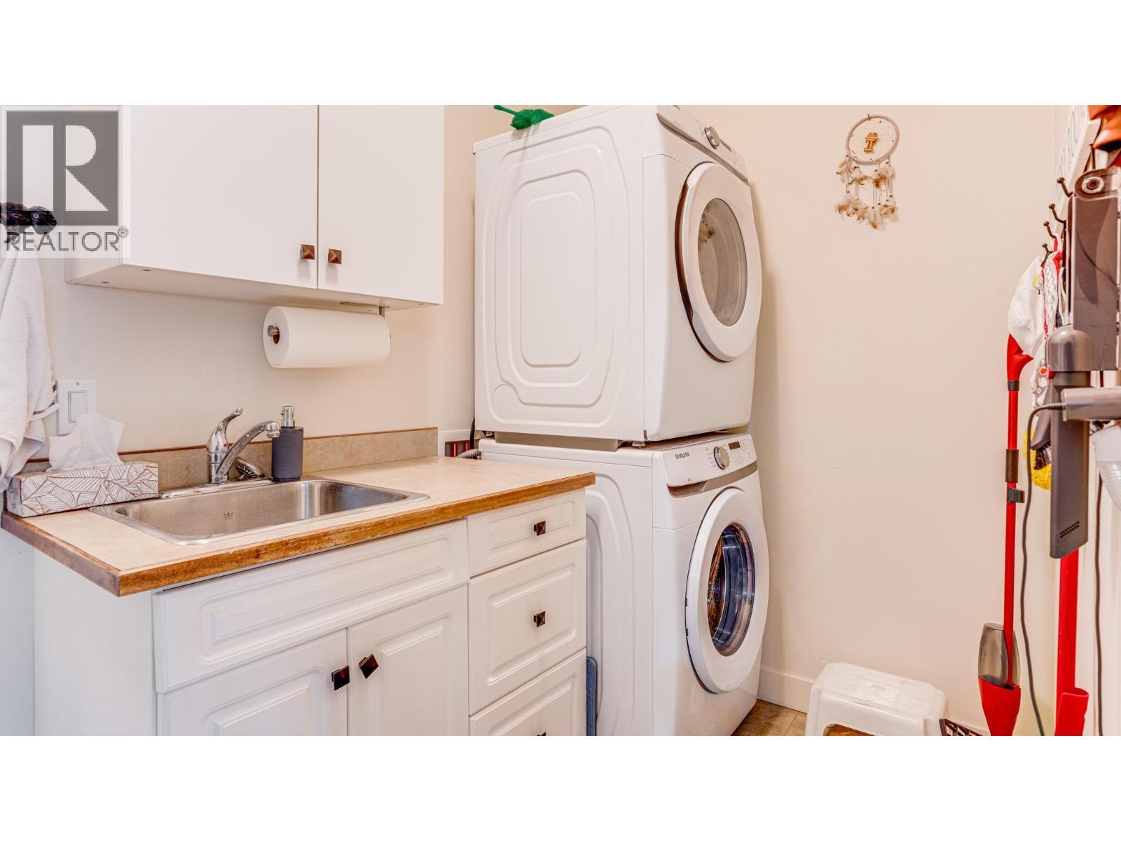 SALMON ARM, British Columbia, V1E 2B6, CA, 3 Bedrooms Bedrooms, ,2 BathroomsBathrooms,Residential,For Sale,1950686