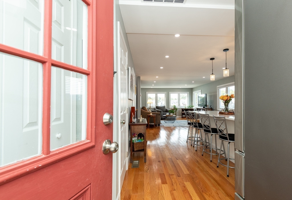 Lynn, Massachusetts, 01904, United States, 2 Bedrooms Bedrooms, ,4 BathroomsBathrooms,Residential,For Sale,1975841