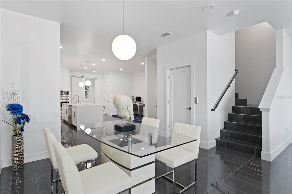 Tampa, Florida, 33606, United States, 4 Bedrooms Bedrooms, ,3 BathroomsBathrooms,Residential,For Sale,1998120