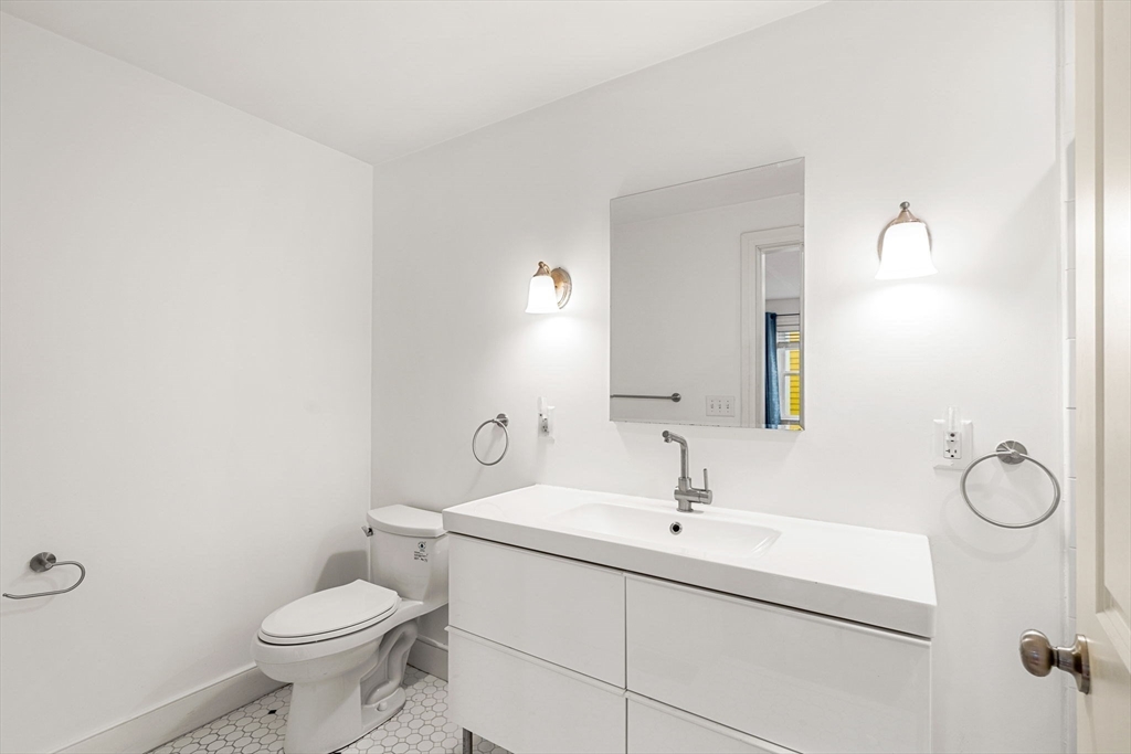 Cambridge, Massachusetts, 02141, United States, 4 Bedrooms Bedrooms, ,3 BathroomsBathrooms,Residential,For Sale,2001905