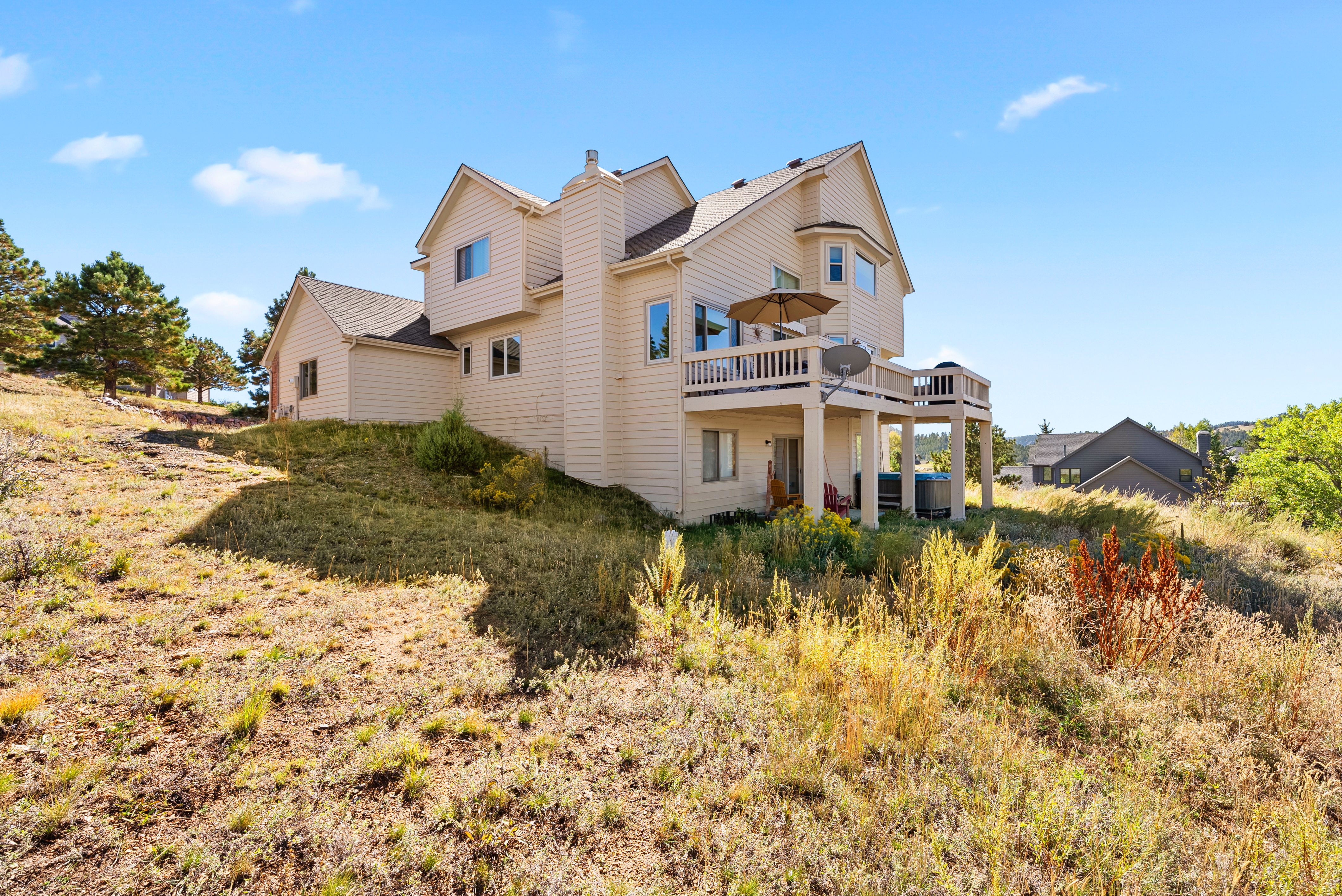  Custom Built Home on a Rolling 1.5 Acre Lot in Highly Desired Paradise Hills - 物件實景