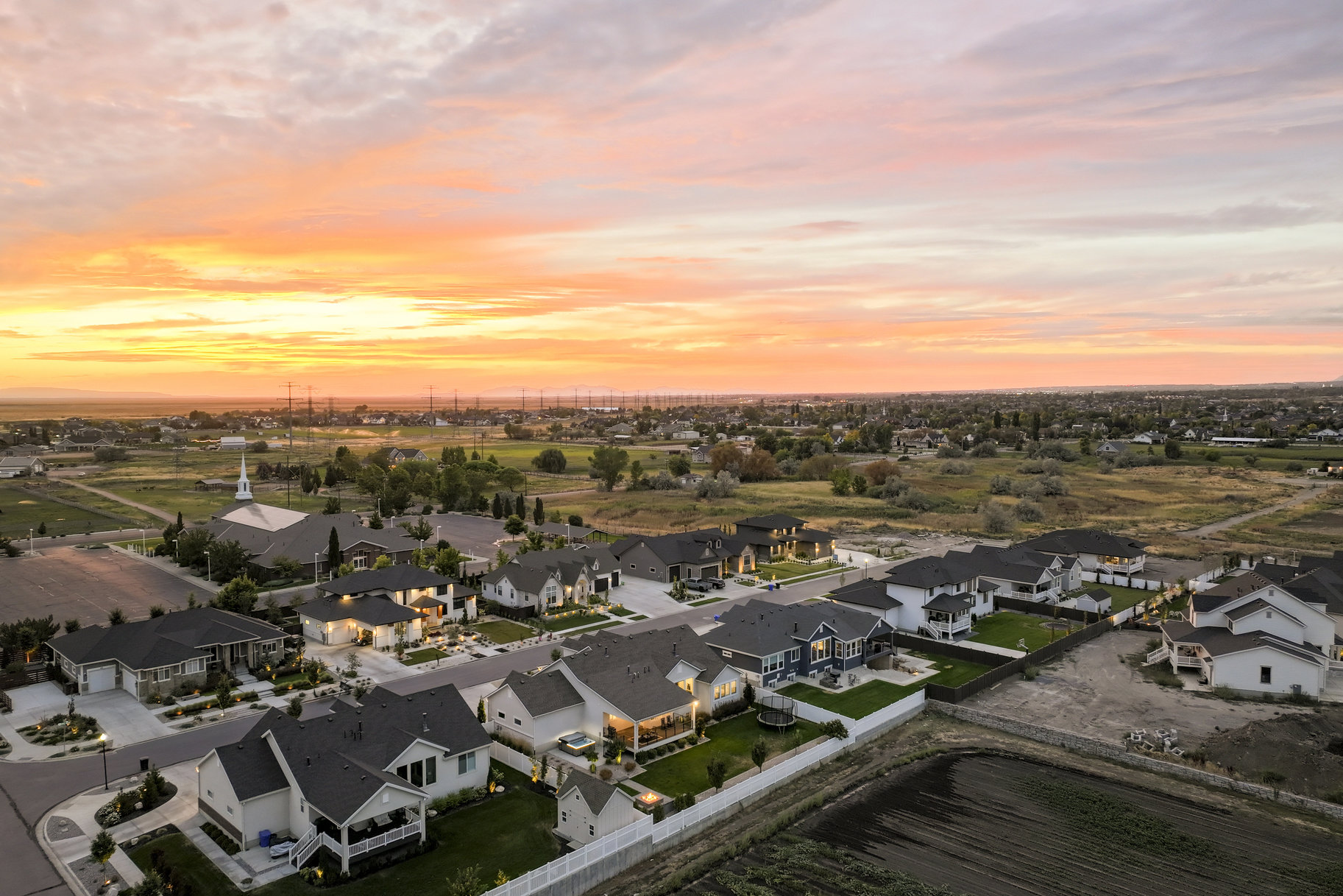  Modern Farmhouse Charm in Farmington - 物件實景