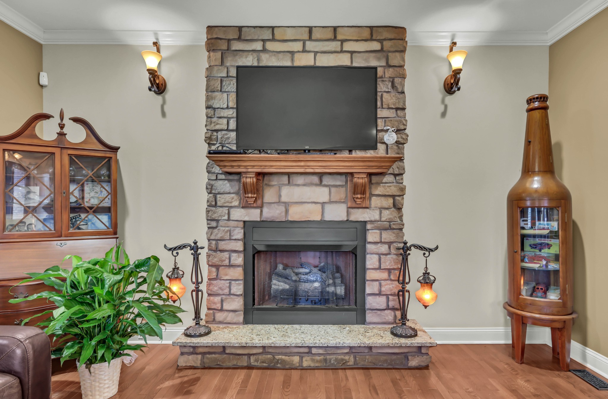 Clarksville, Tennessee, 37043, United States, 3 Bedrooms Bedrooms, ,4 BathroomsBathrooms,Residential,For Sale,1980733