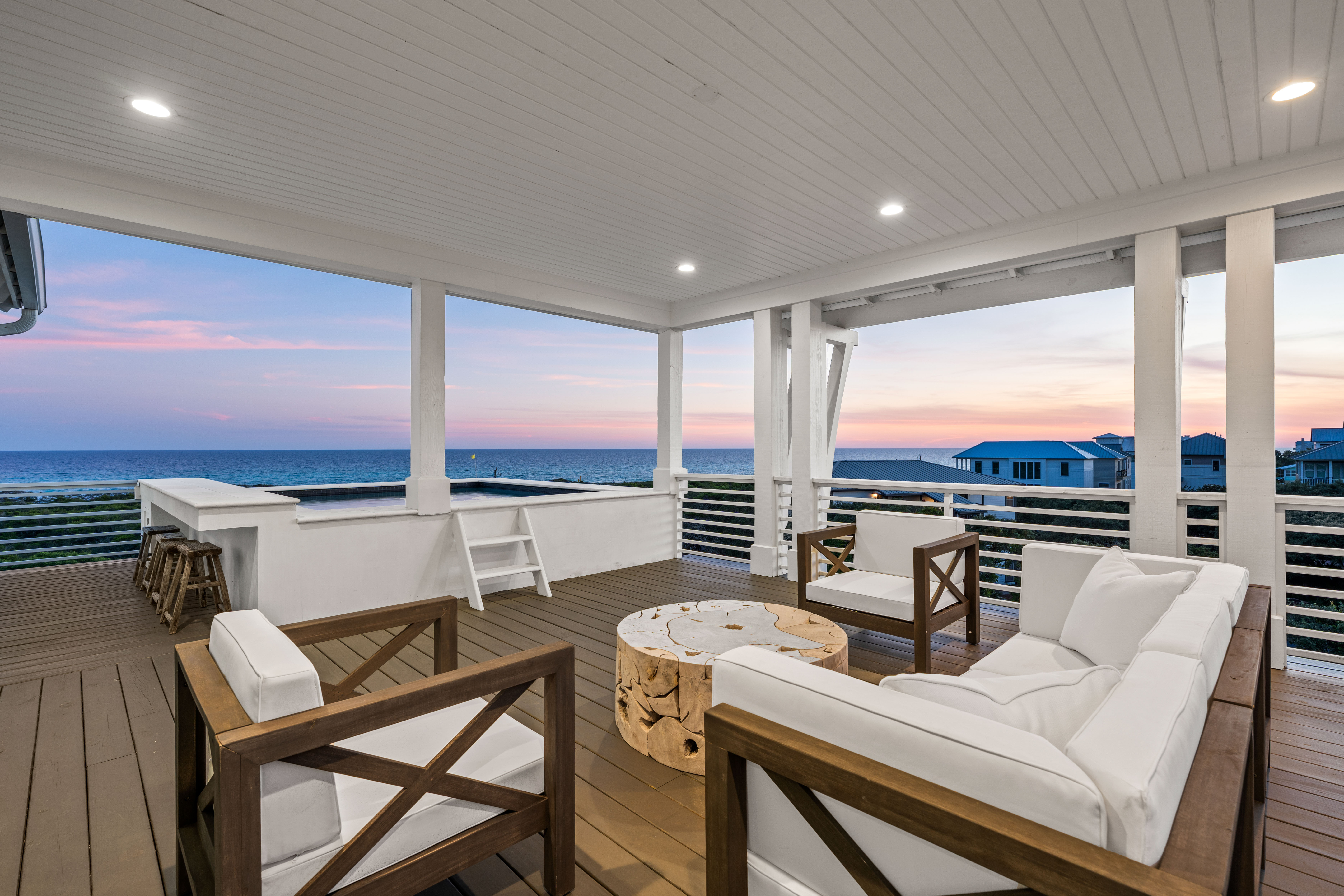  Four-Level Coastal Estate with Gulf Views in Exclusive Mala Beach - 物件實景