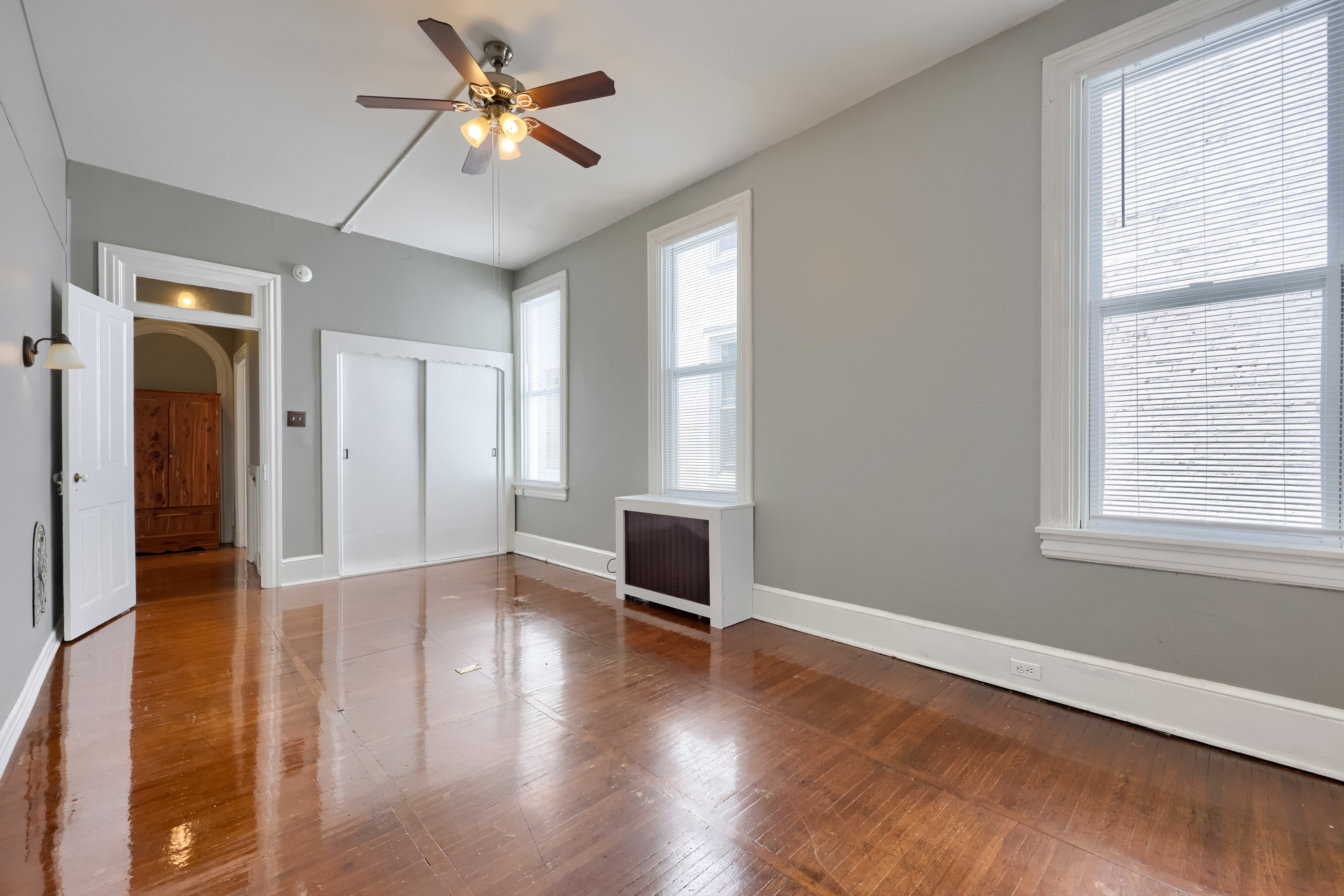  205 E King St - 物件實景