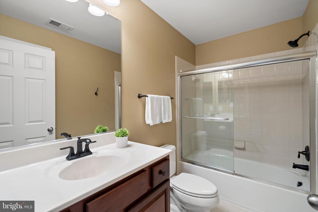 Broadlands, Virginia, 20148, United States, 5 Bedrooms Bedrooms, ,5 BathroomsBathrooms,Residential,For Sale,1977540