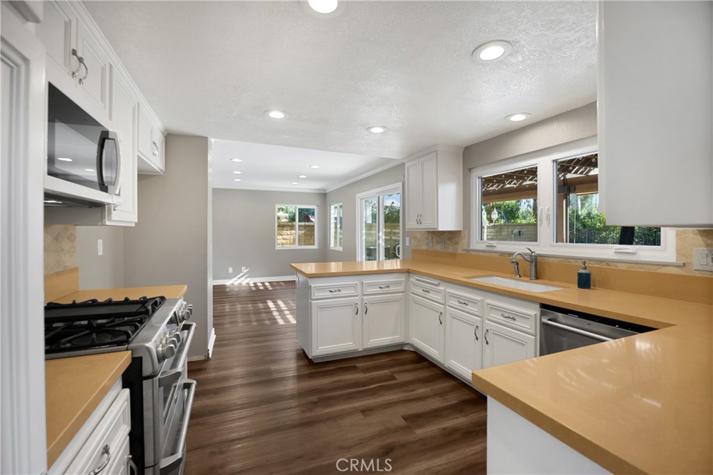 Pomona, California, 91766, United States, 4 Bedrooms Bedrooms, ,2 BathroomsBathrooms,Residential,For Sale,1904268