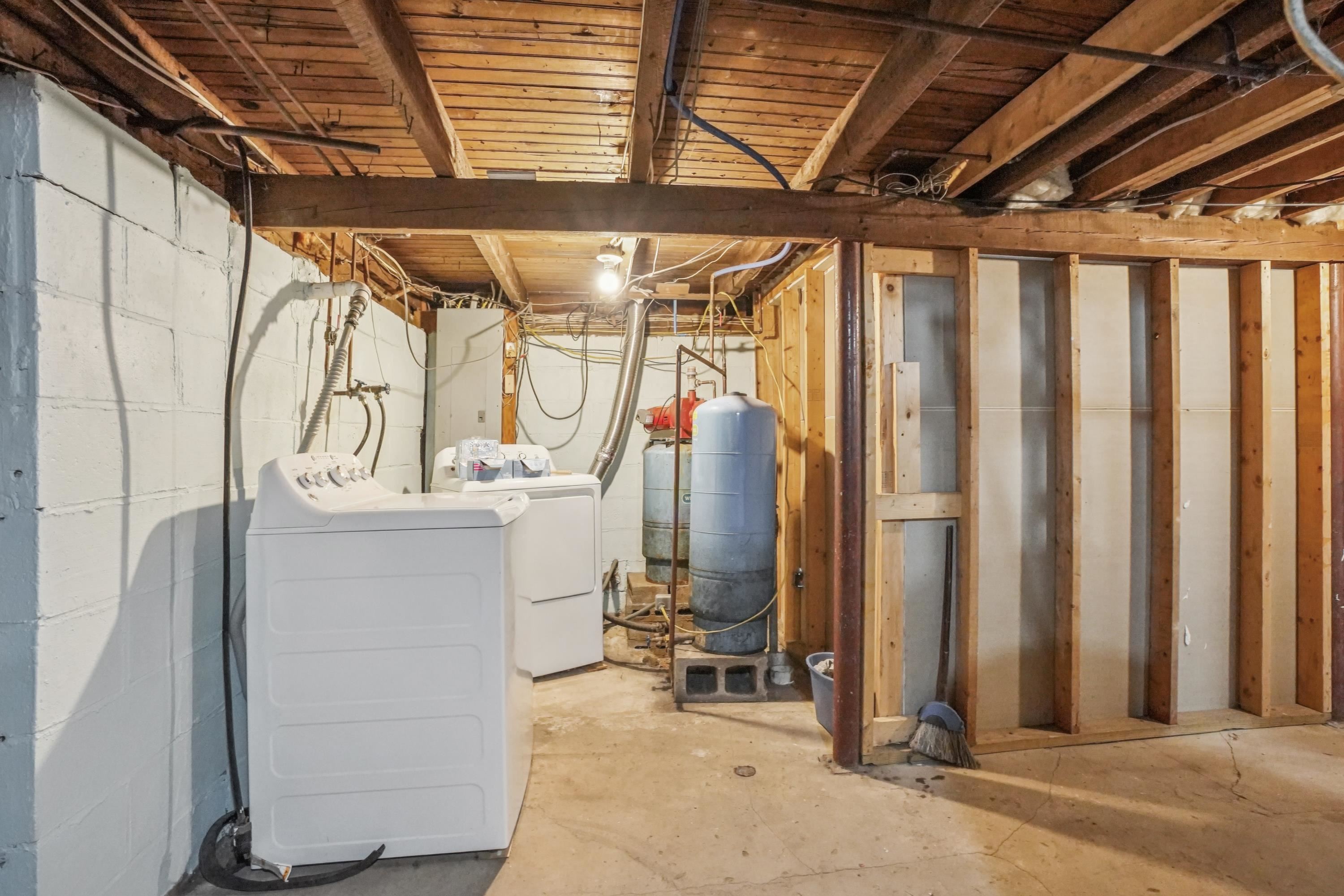 Kingston, New Hampshire, 03848, United States, 3 Bedrooms Bedrooms, ,2 BathroomsBathrooms,Residential,For Sale,1975396