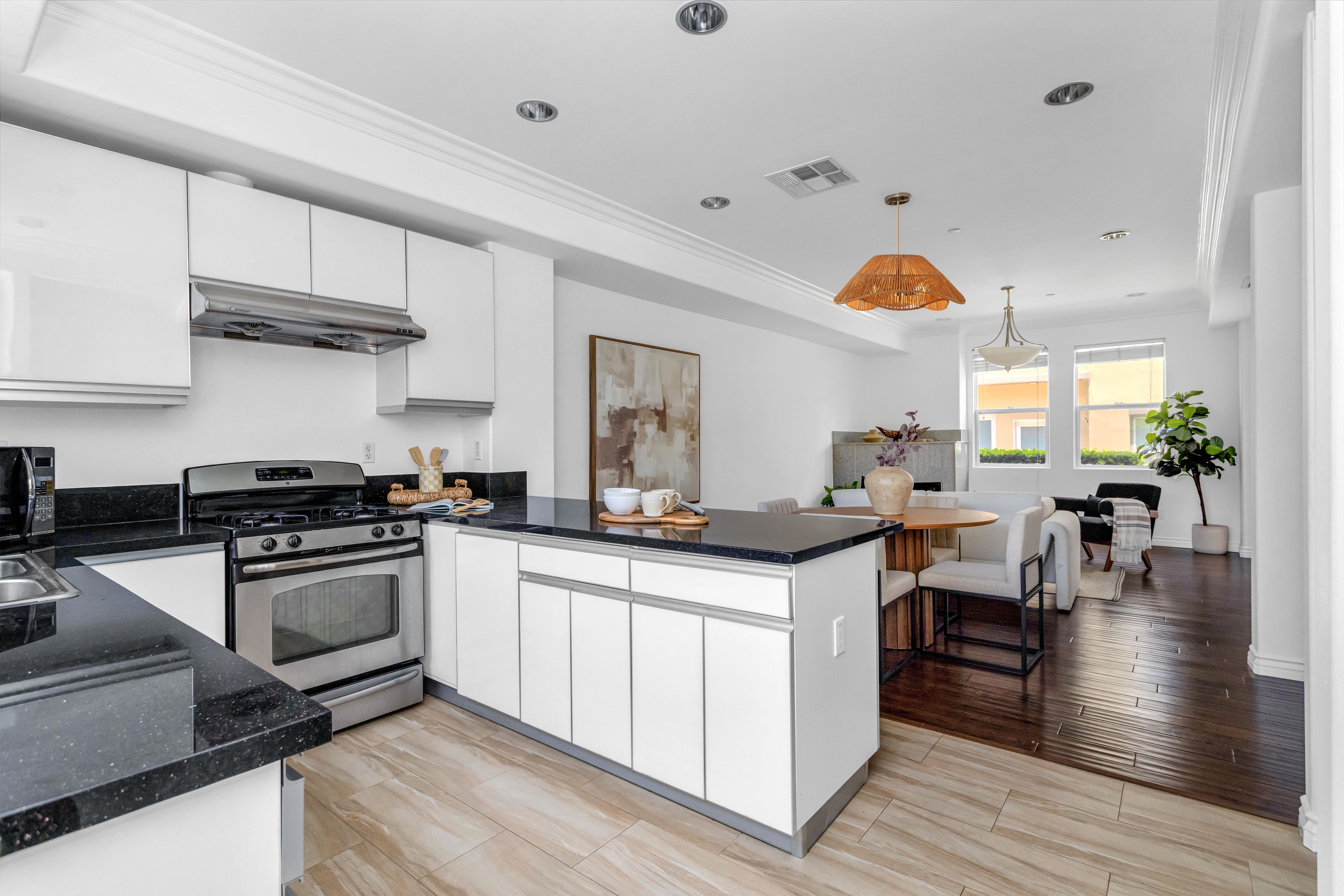  Modern Pasadena Townhome with Private 2-Car Garage - 物件實景