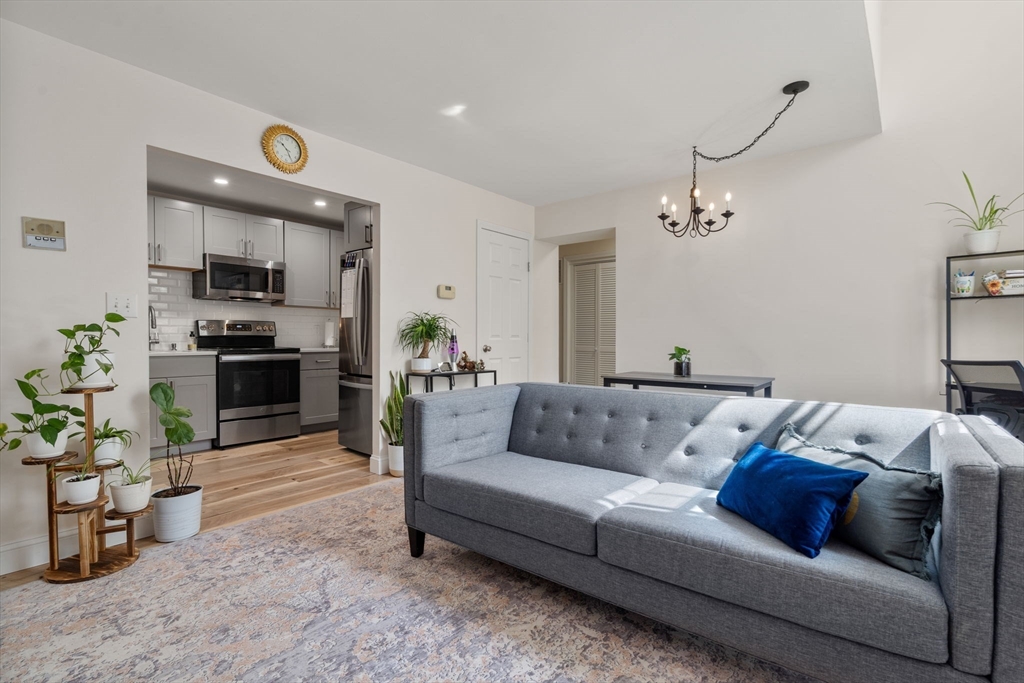 Salem, Massachusetts, 01970, United States, 3 Bedrooms Bedrooms, ,3 BathroomsBathrooms,Residential,For Sale,1927367