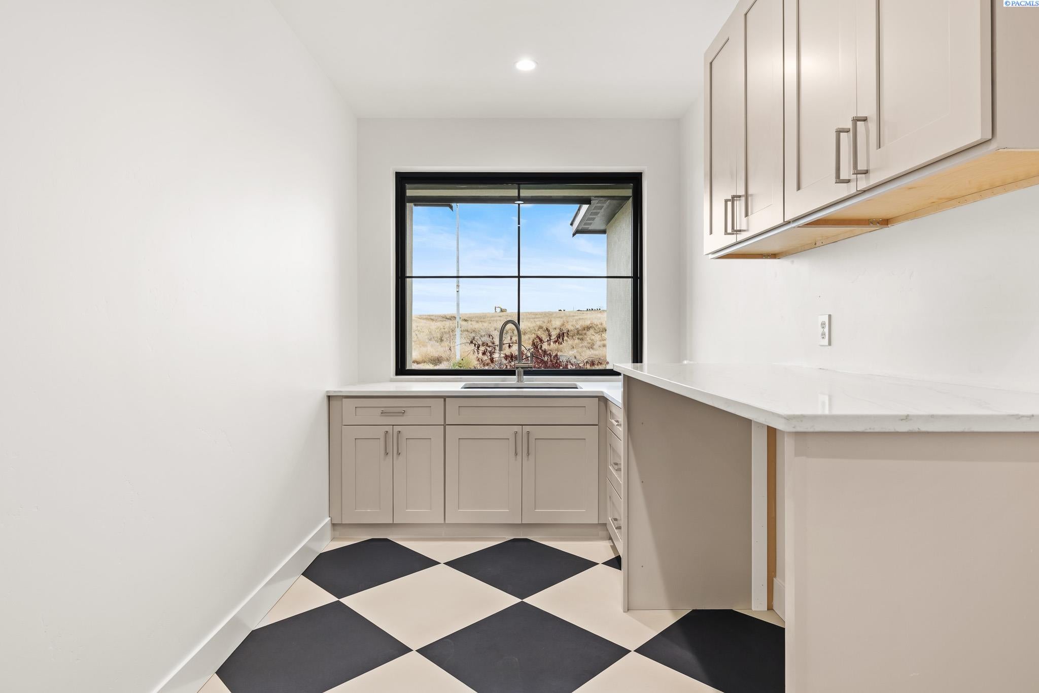 Richland, Washington, 99352, United States, 4 Bedrooms Bedrooms, ,2 BathroomsBathrooms,Residential,For Sale,2000118