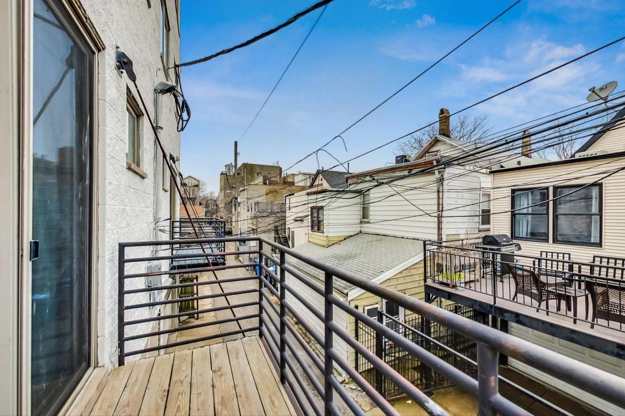 Chicago, Illinois, 60622, United States, 3 Bedrooms Bedrooms, ,3 BathroomsBathrooms,Residential,For Sale,1794202