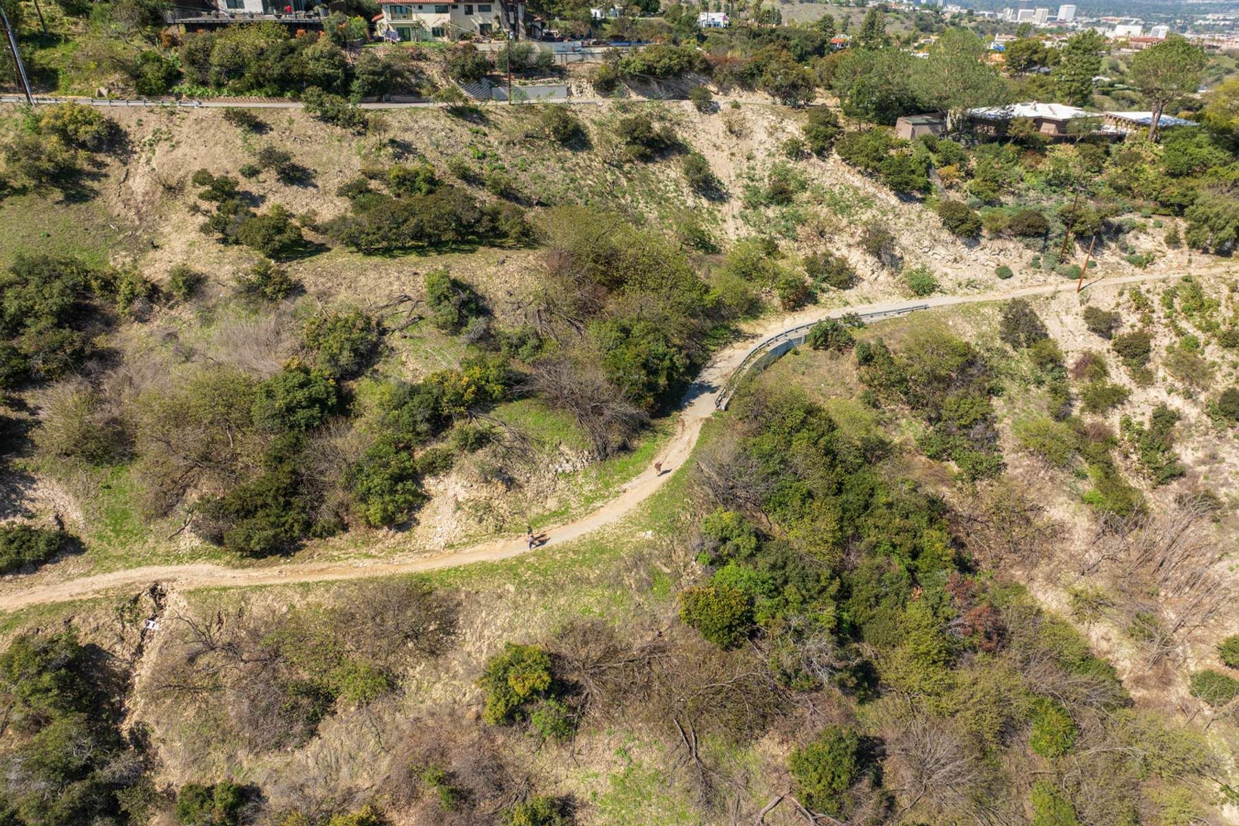  13511 Mulholland Dr - 物件實景