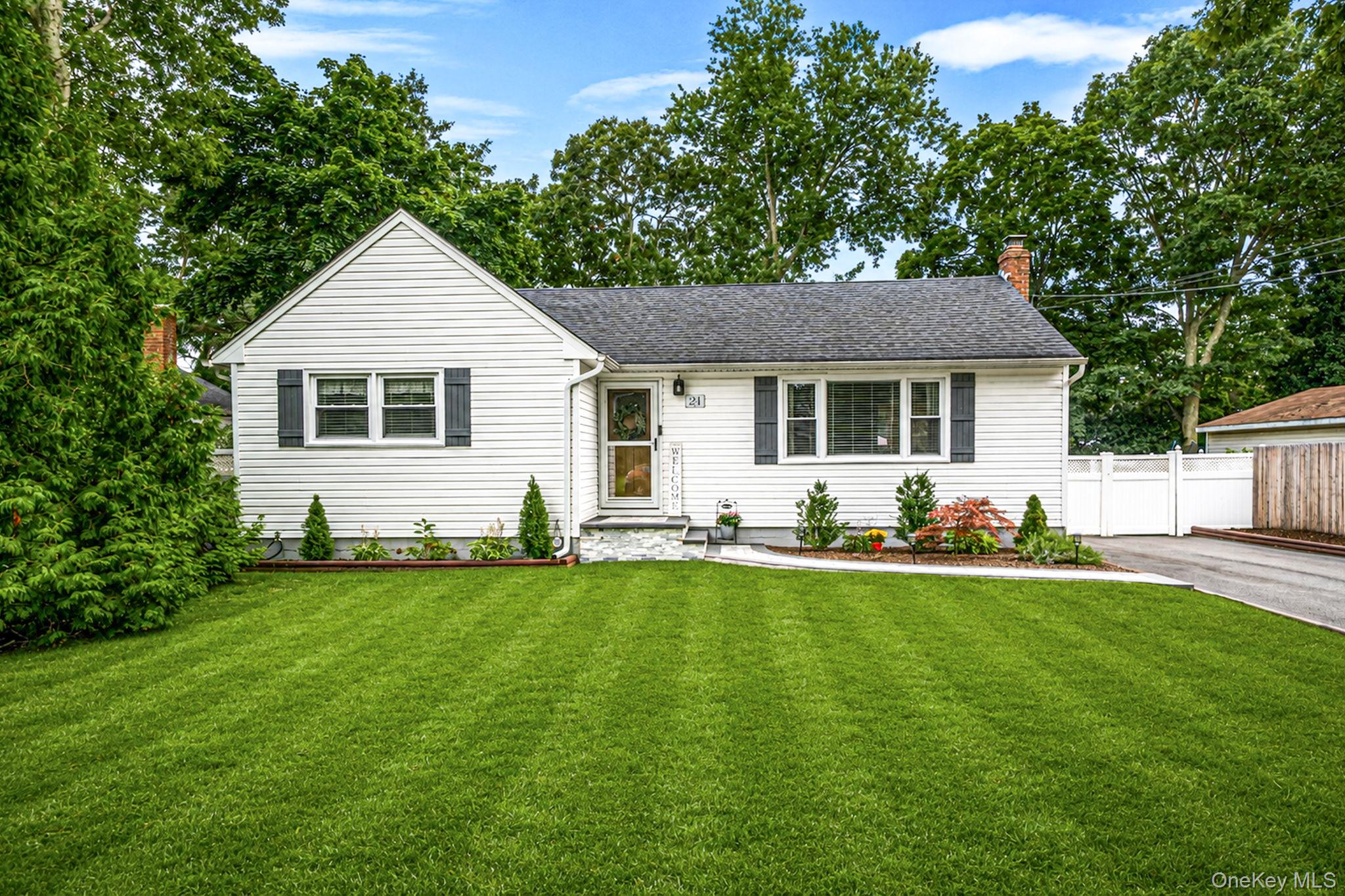 Alma Ave, Lake Grove, NY 11755