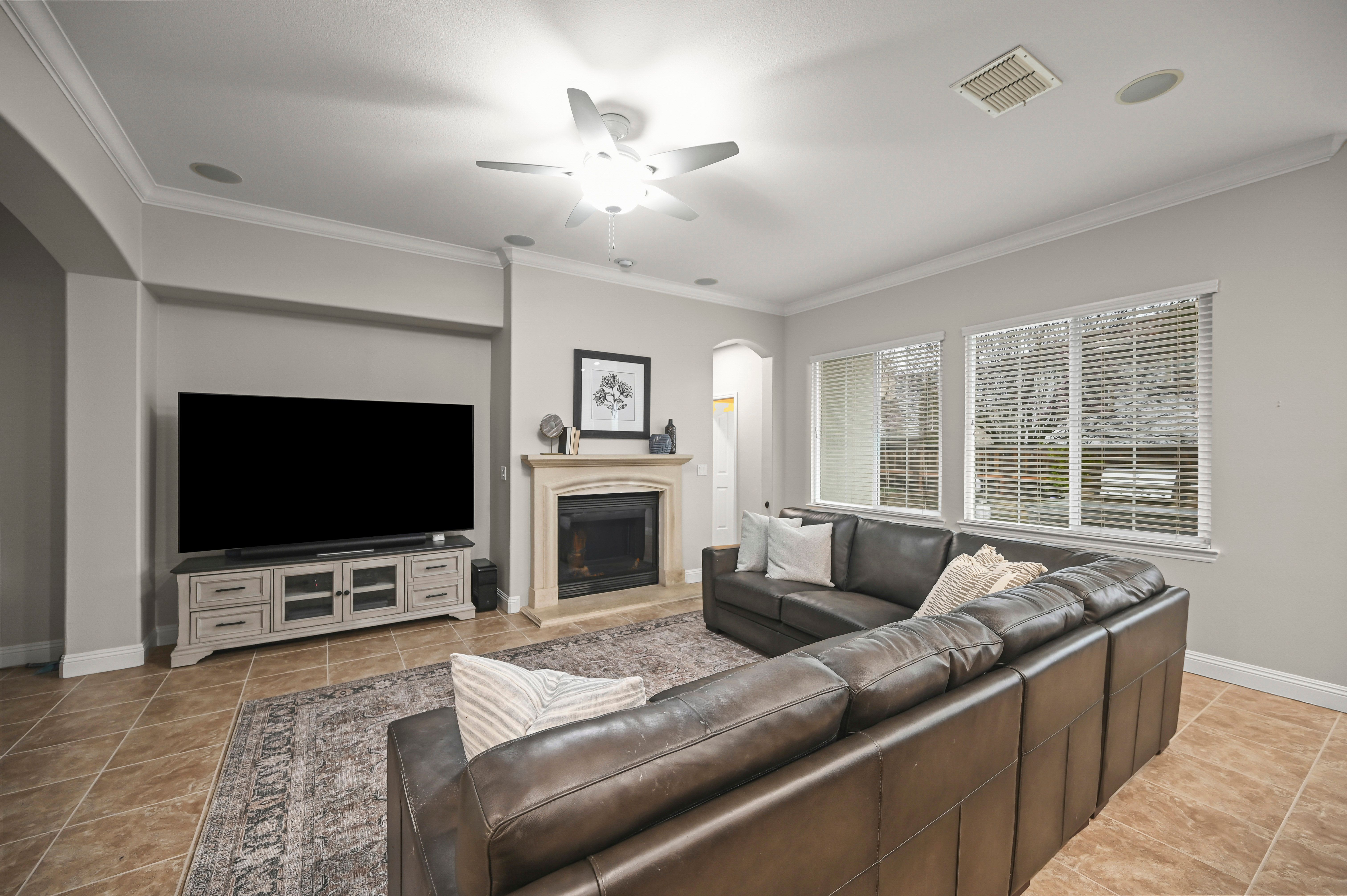  Stunning Monterosso Estate on Private Court with Designer Indoor-Outdoor Living - 物件實景