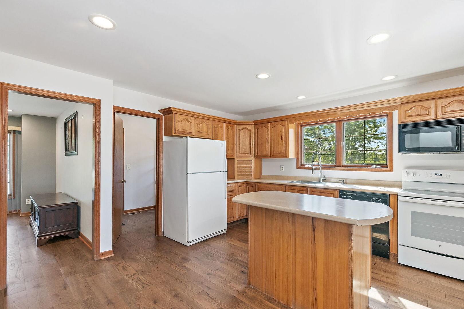 Custer Park, Illinois, 60481, United States, 4 Bedrooms Bedrooms, ,3 BathroomsBathrooms,Residential,For Sale,1977920