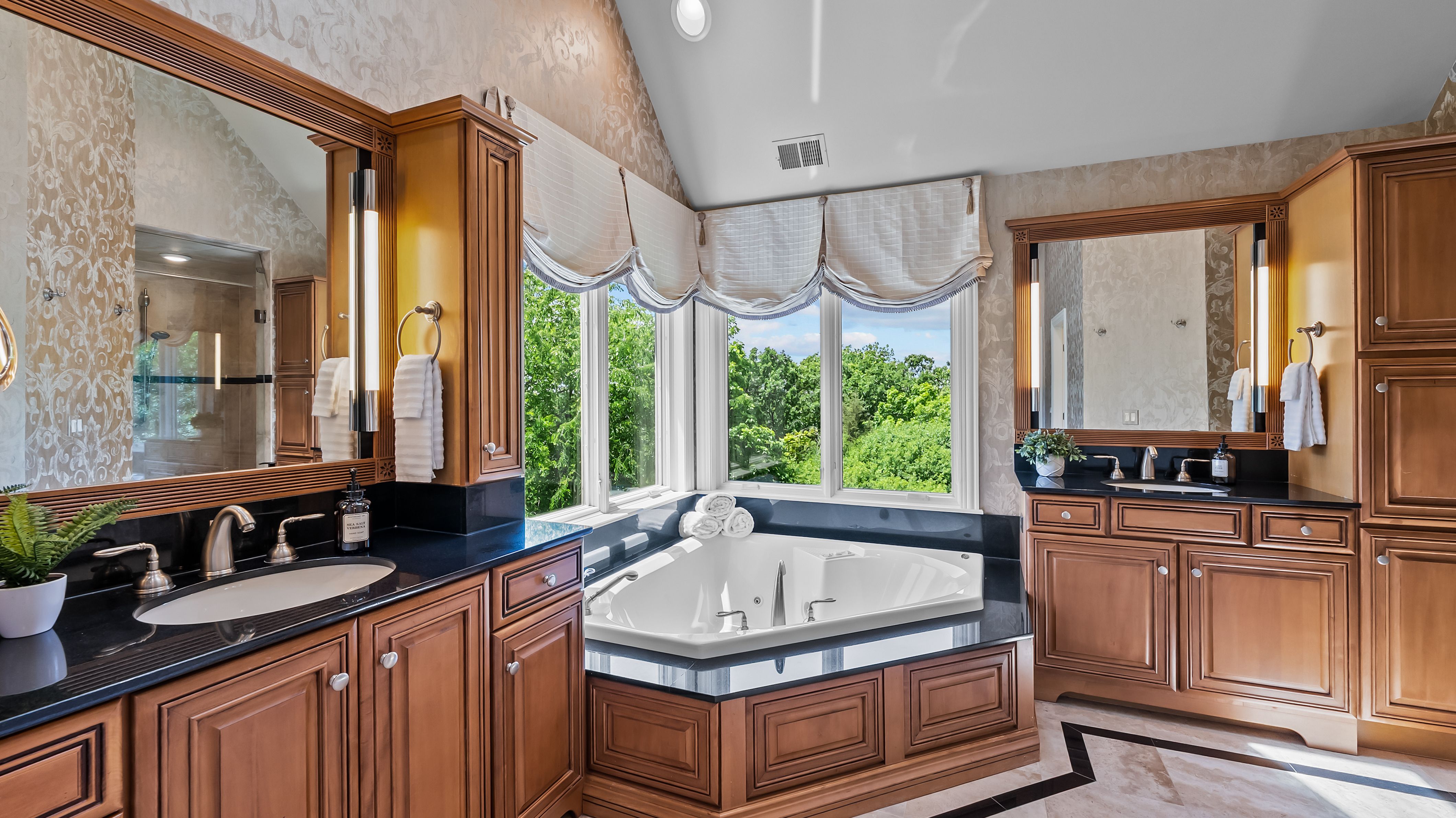  Spectacular Custom Built Home by a Master Craftsman - 物件實景