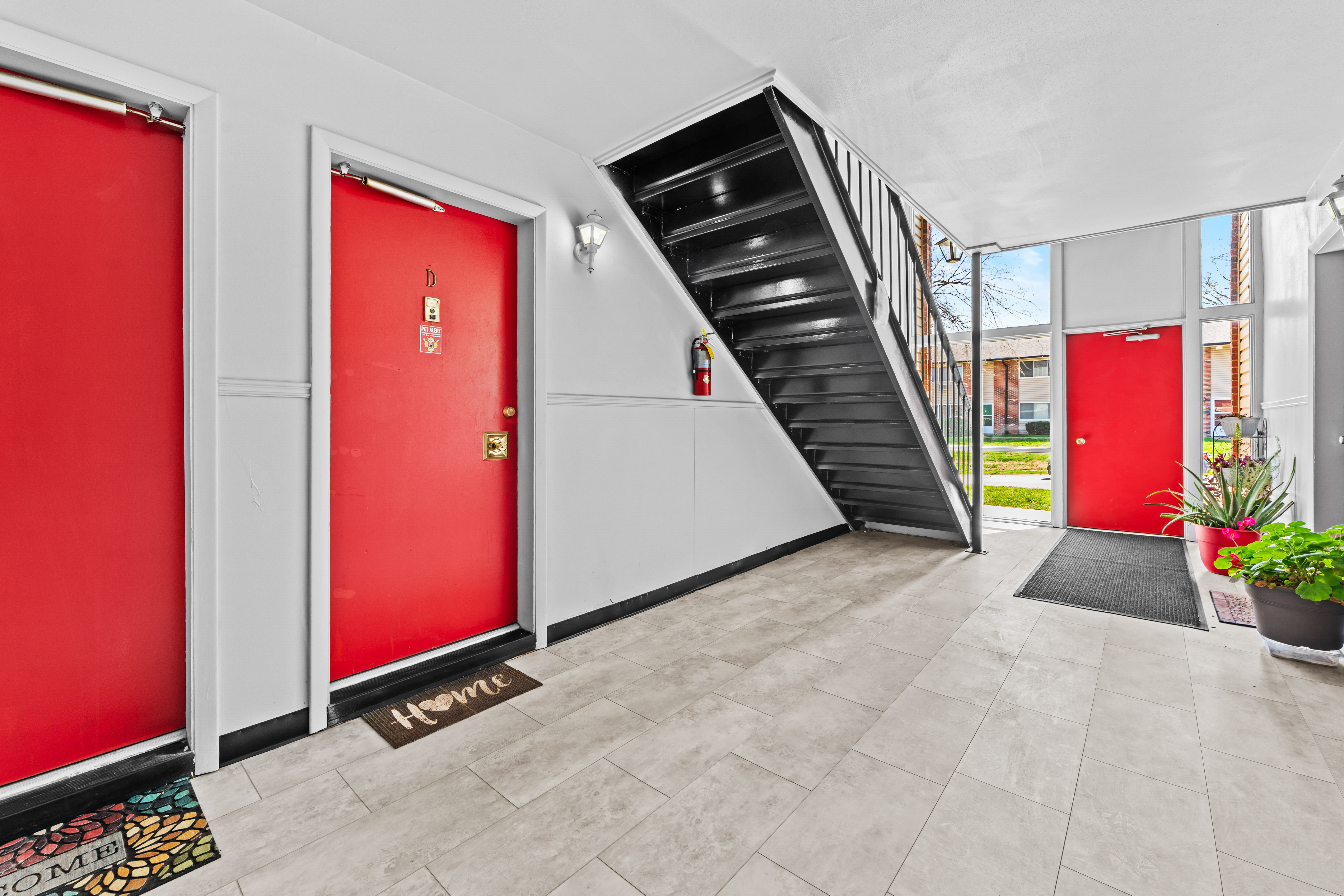  Move-In Ready Ground-Floor Condo in Mehlville School District - 物件實景