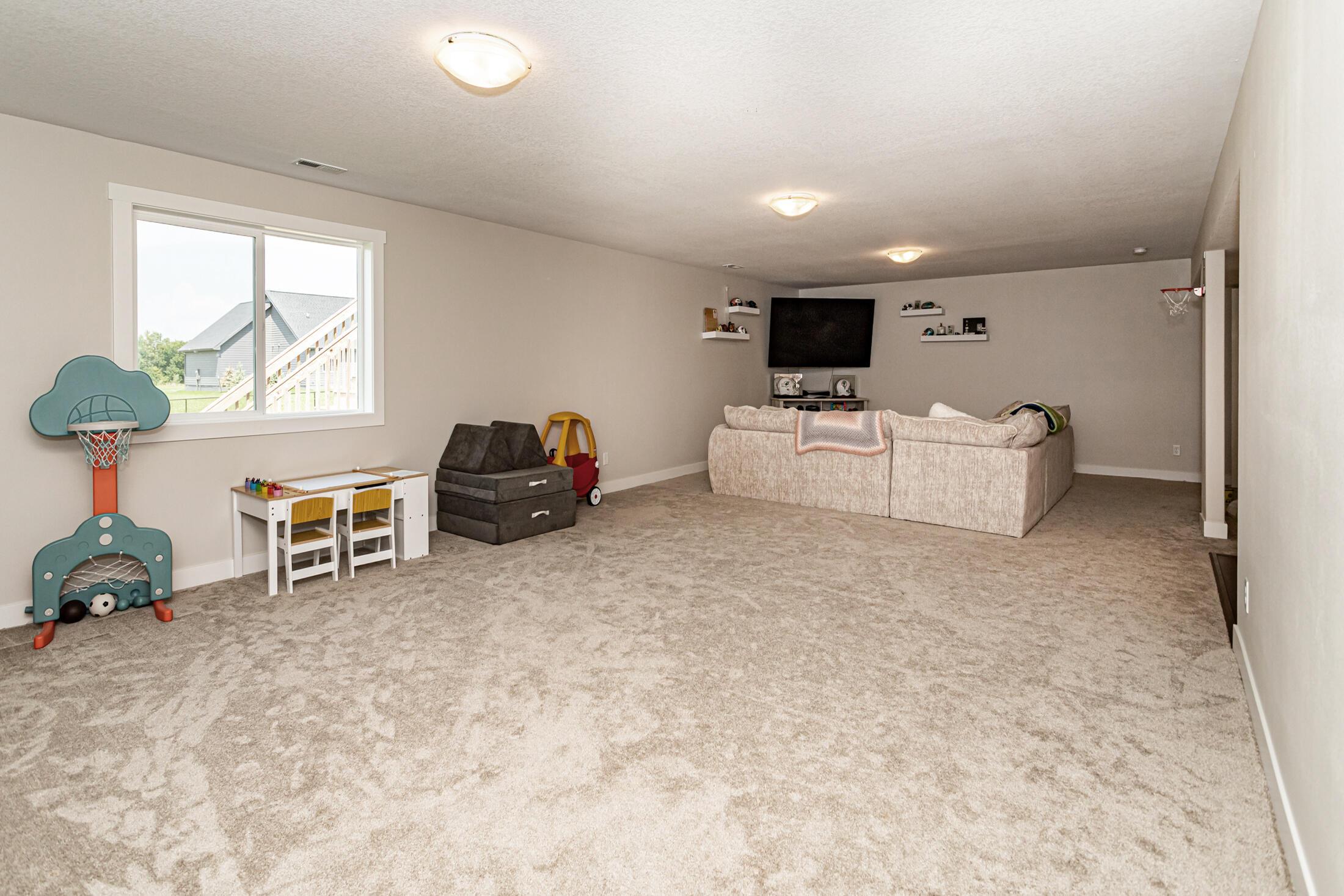 Huxley, Iowa, 50124, United States, 4 Bedrooms Bedrooms, ,3 BathroomsBathrooms,Residential,For Sale,1915639