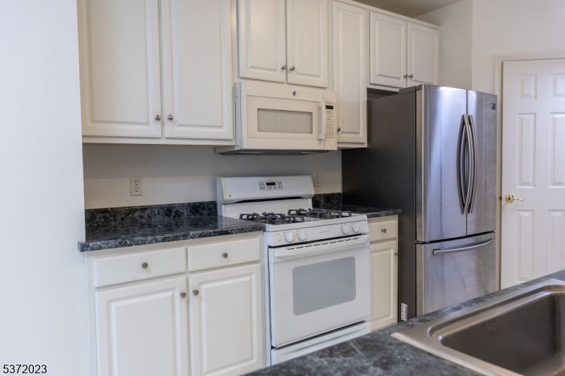 Rockaway Twp., New Jersey, 07866-5821, United States, 2 Bedrooms Bedrooms, ,2 BathroomsBathrooms,Residential,For Sale,1915485
