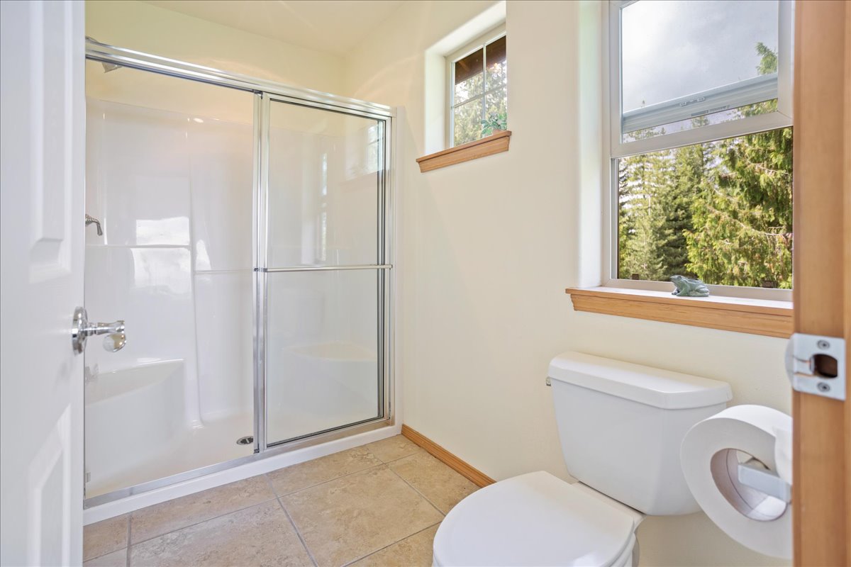 Sagle, Idaho, 83860, United States, 4 Bedrooms Bedrooms, ,4 BathroomsBathrooms,Residential,For Sale,1976237