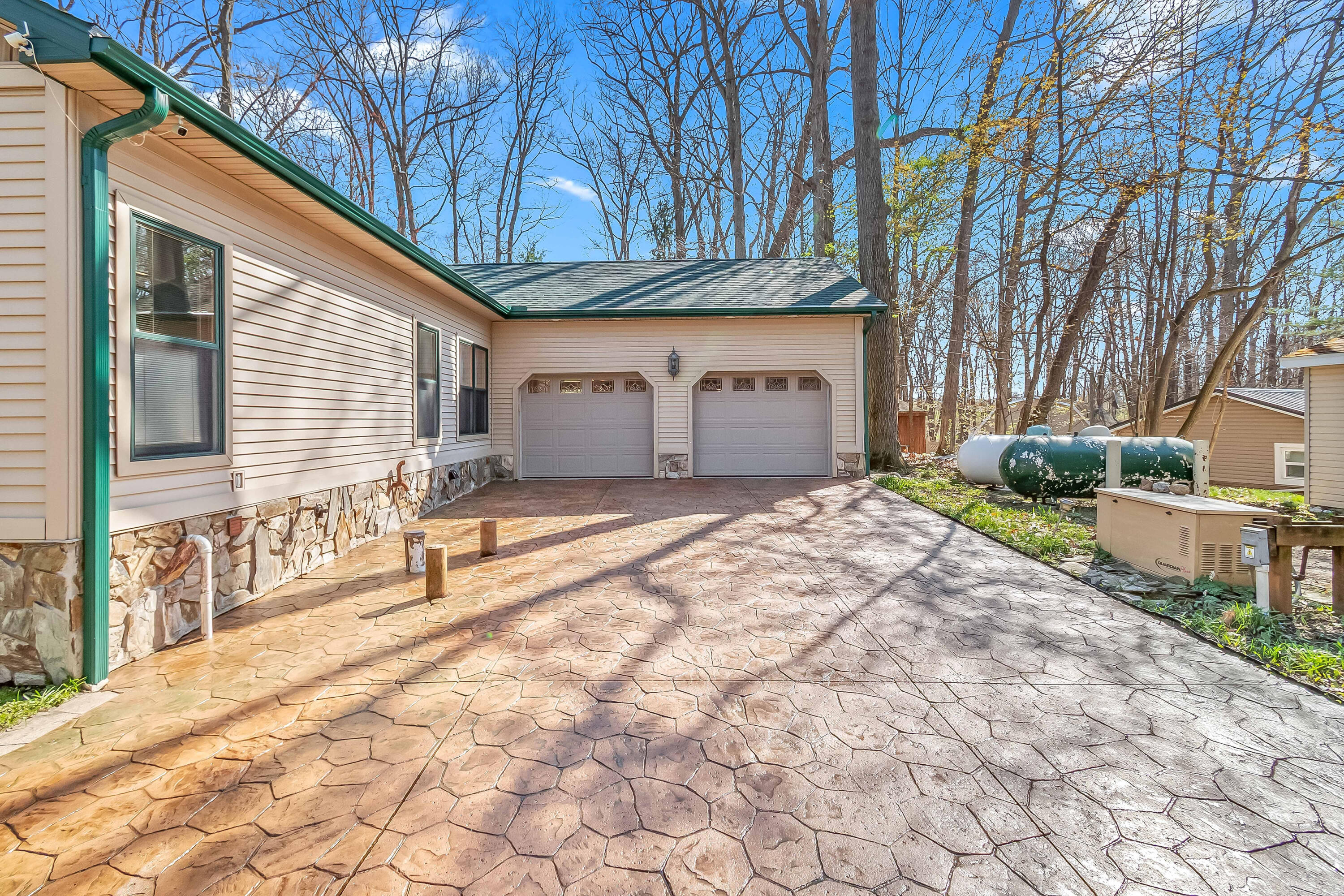 Hillsdale, Michigan, 49242, United States, 5 Bedrooms Bedrooms, ,3 BathroomsBathrooms,Residential,For Sale,1980121