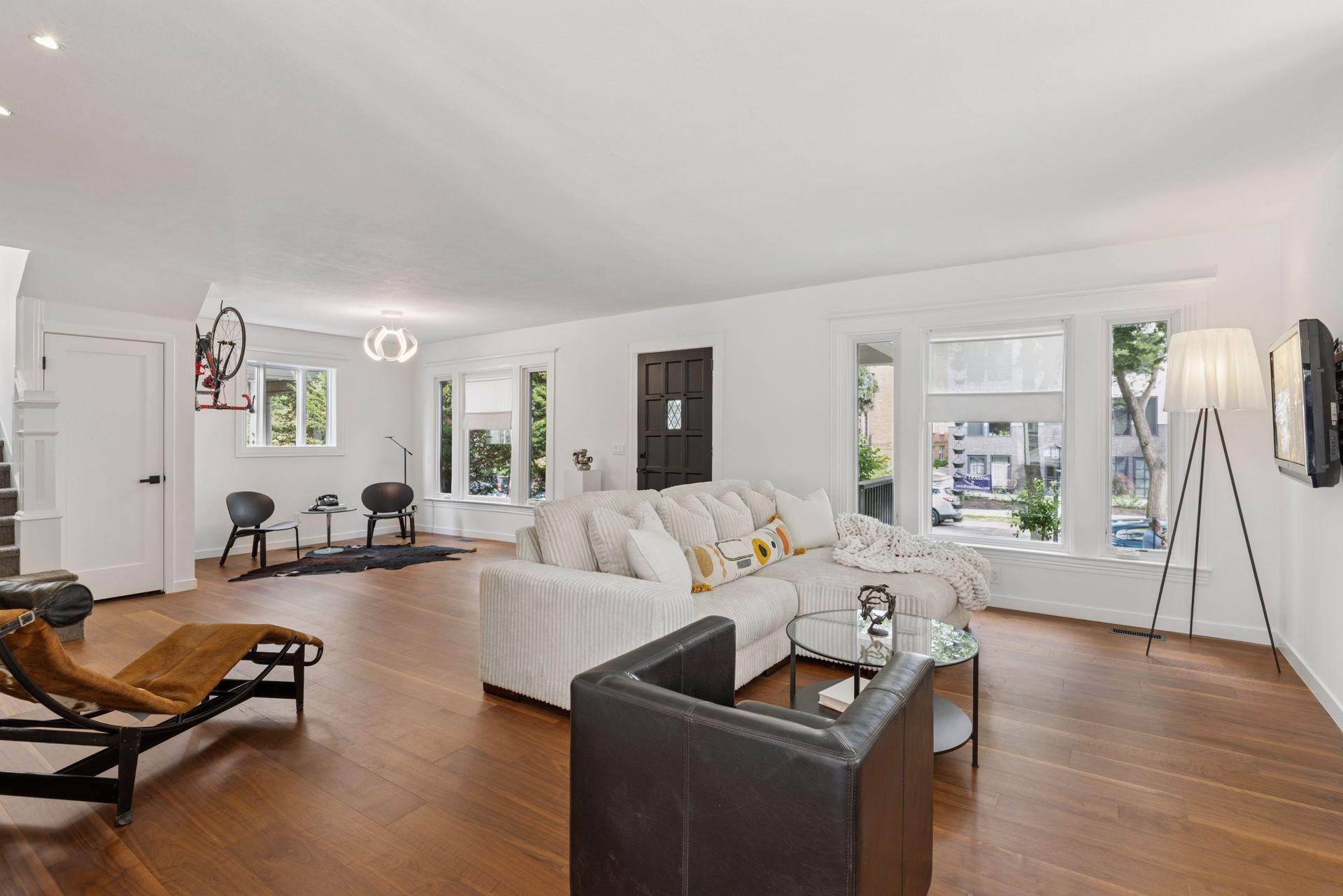 Minneapolis, Minnesota, 55408, United States, 4 Bedrooms Bedrooms, ,3 BathroomsBathrooms,Residential,For Sale,1938866