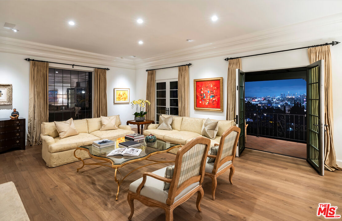Los Angeles, California, 90068, United States, 4 Bedrooms Bedrooms, ,5 BathroomsBathrooms,Residential,For Sale,1910908