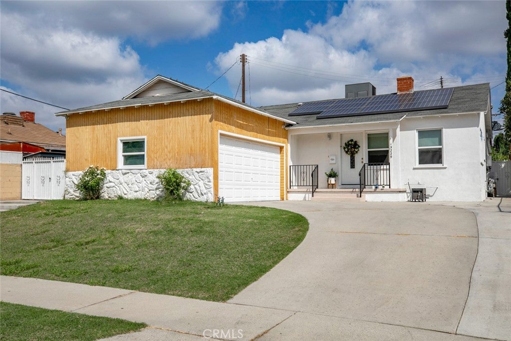 Van Nuys, California, 91402, United States, 3 Bedrooms Bedrooms, ,1 BathroomBathrooms,Residential,For Sale,1949812