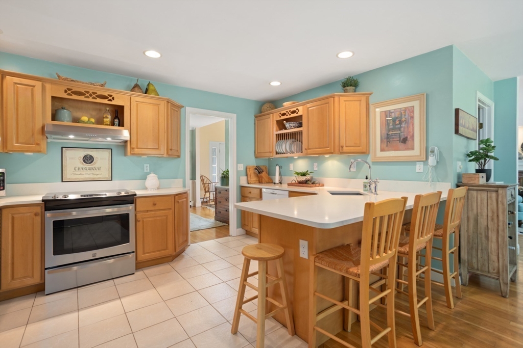 Middleton, Massachusetts, 01949, United States, 4 Bedrooms Bedrooms, ,3 BathroomsBathrooms,Residential,For Sale,1904457
