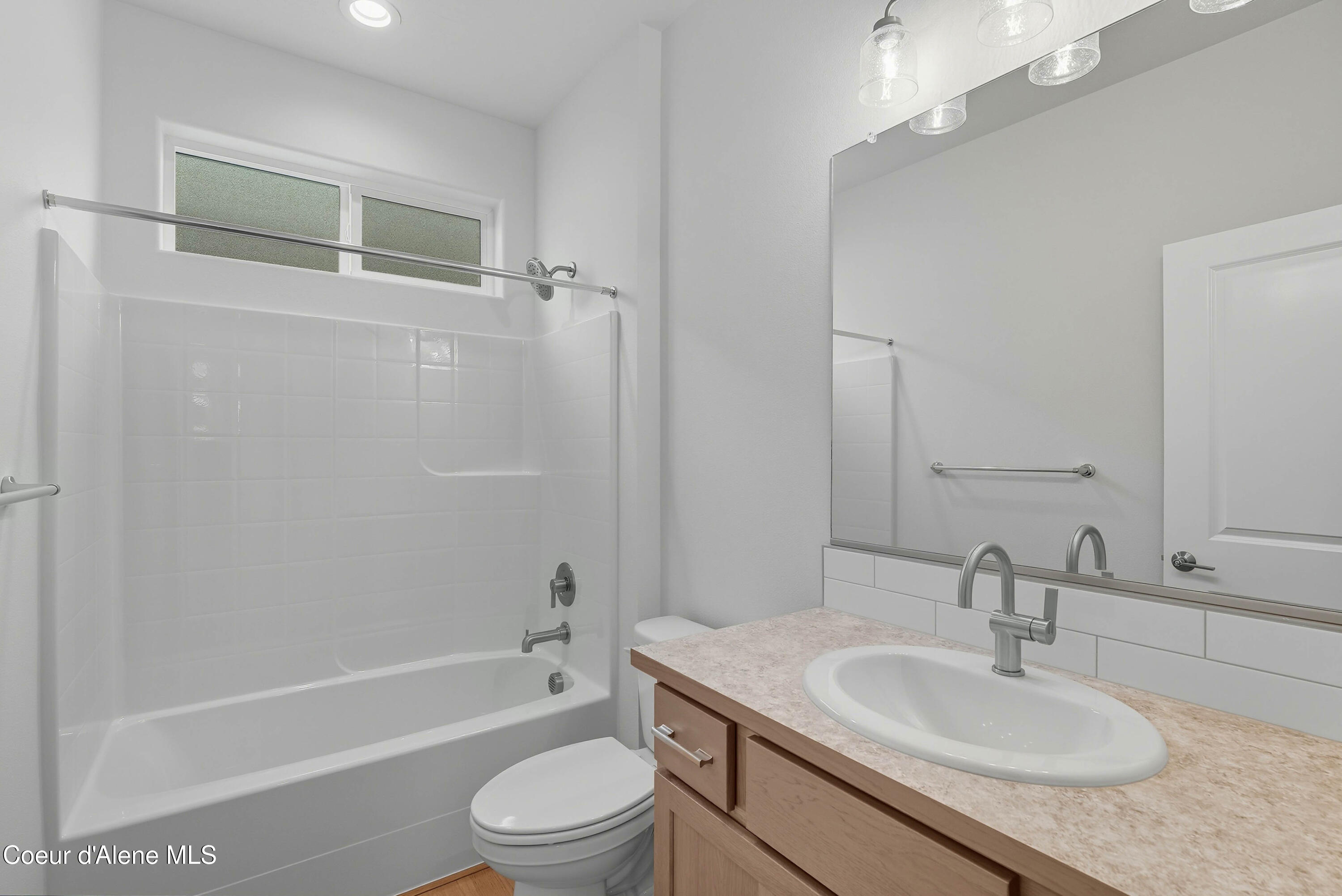 Coeur D'alene, Idaho, 83815, United States, 3 Bedrooms Bedrooms, ,Residential,For Sale,1957513