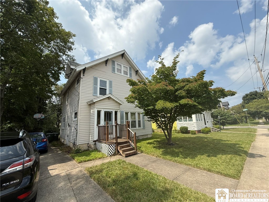 Hallock St, Jamestown, NY 14701