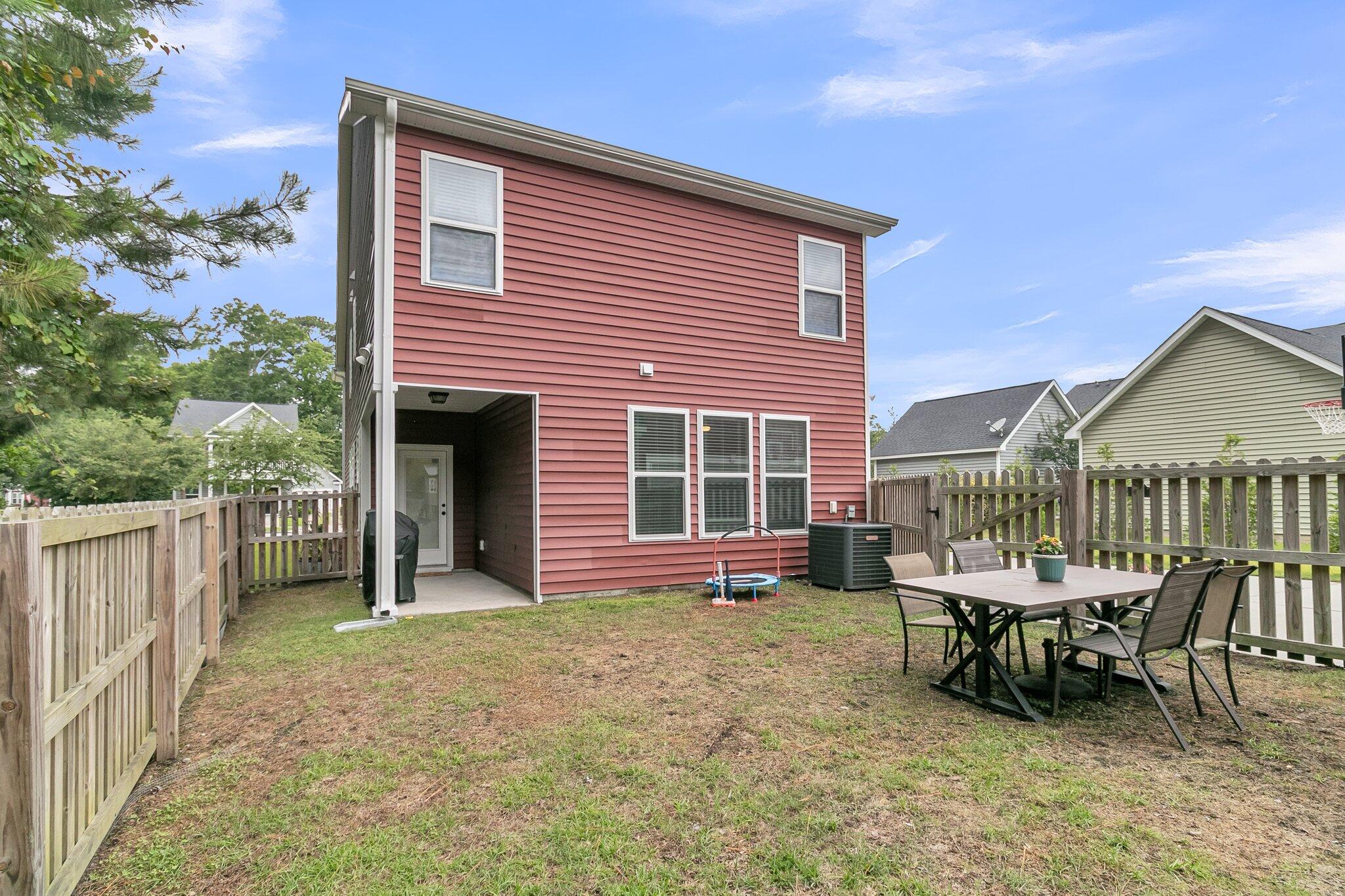 Charleston, South Carolina, 29414, United States, 4 Bedrooms Bedrooms, ,3 BathroomsBathrooms,Residential,For Sale,1979089