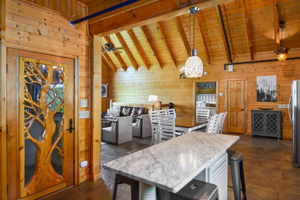 Sevierville, Tennessee, 37862, United States, 3 Bedrooms Bedrooms, ,7 BathroomsBathrooms,Residential,For Sale,1914651