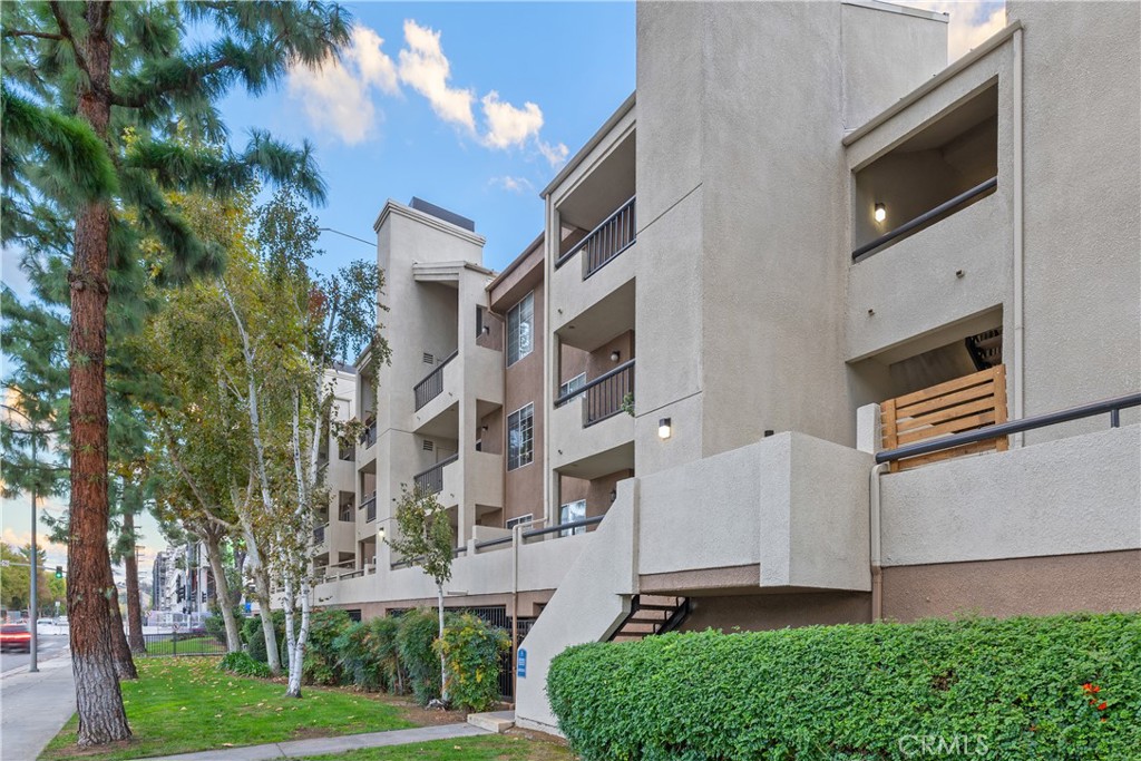 Woodland Hills, California, 91367, United States, 2 Bedrooms Bedrooms, ,2 BathroomsBathrooms,Residential,For Sale,1966516