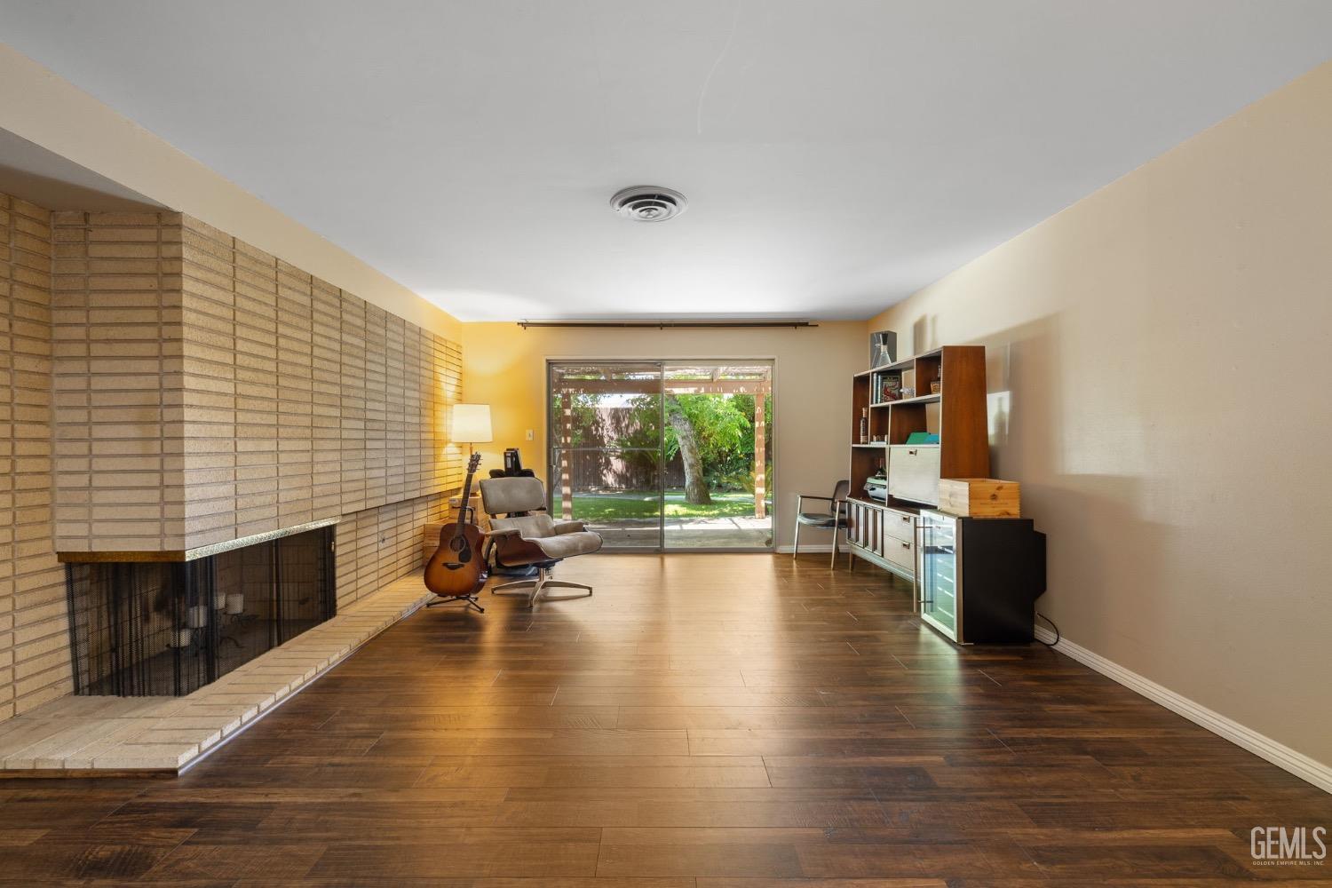 Bakersfield, California, 93301, United States, 3 Bedrooms Bedrooms, ,3 BathroomsBathrooms,Residential,For Sale,1807376
